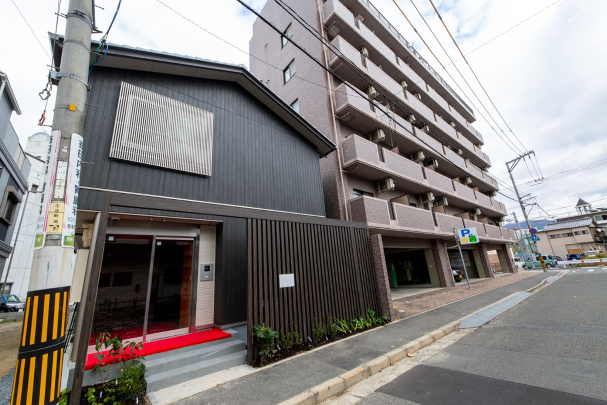 Varios Grand Base Hiroshima Hikarimachi