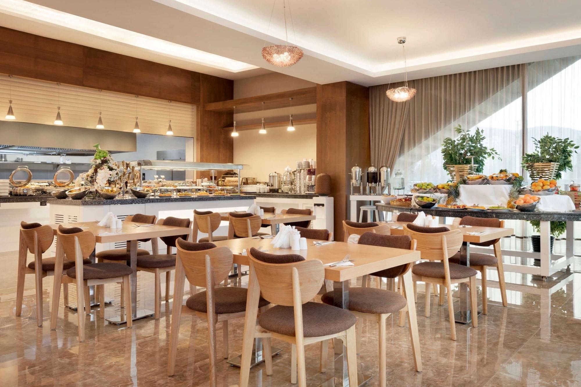 Restaurant Ramada by Wyndham Iskenderun