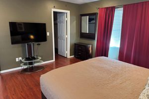 Alquiler Vacacional - FOUR King beds, Lovely, spacious home, game loft w/8 ft pool table!