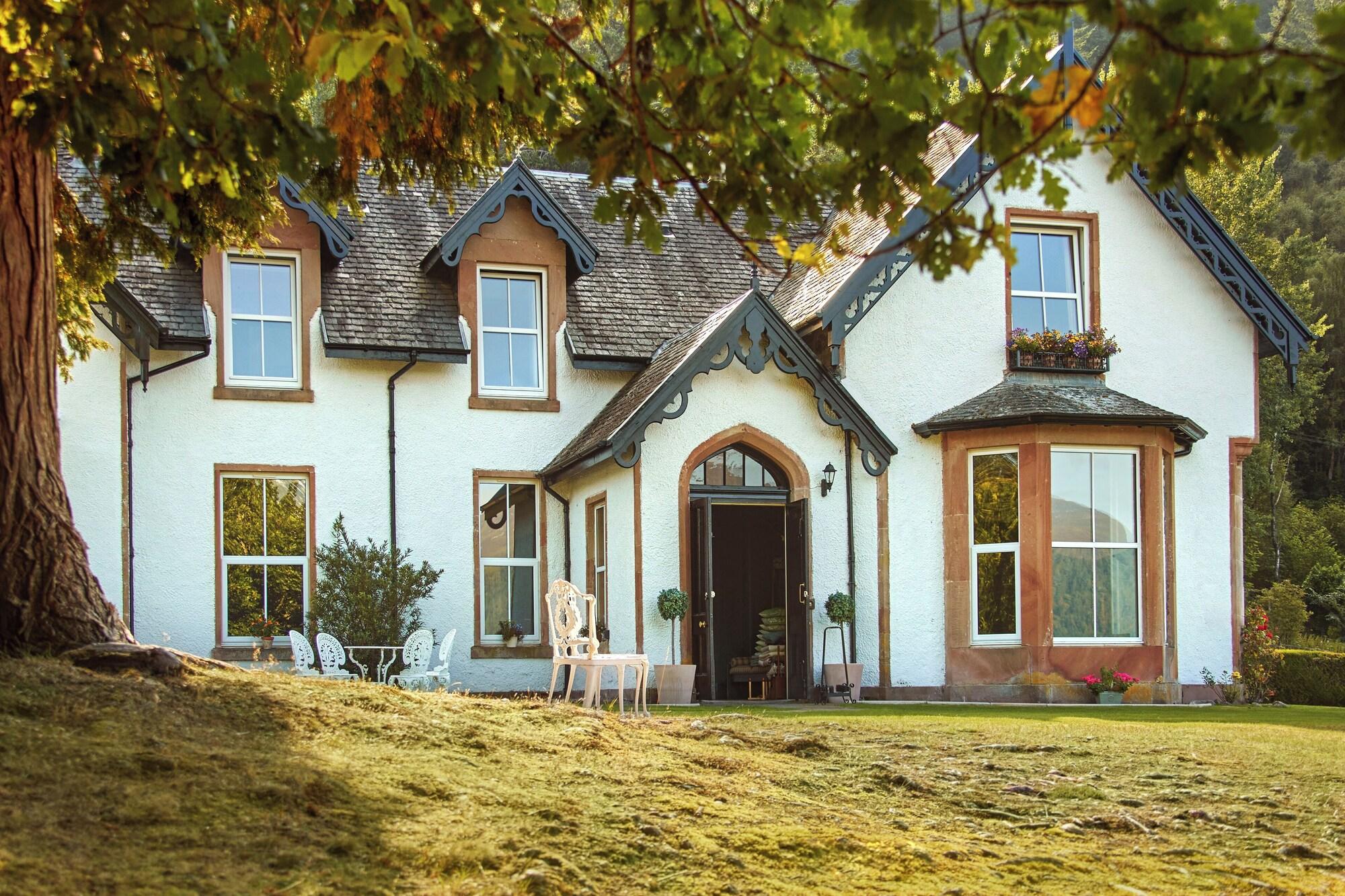 Varios Foyers Lodge