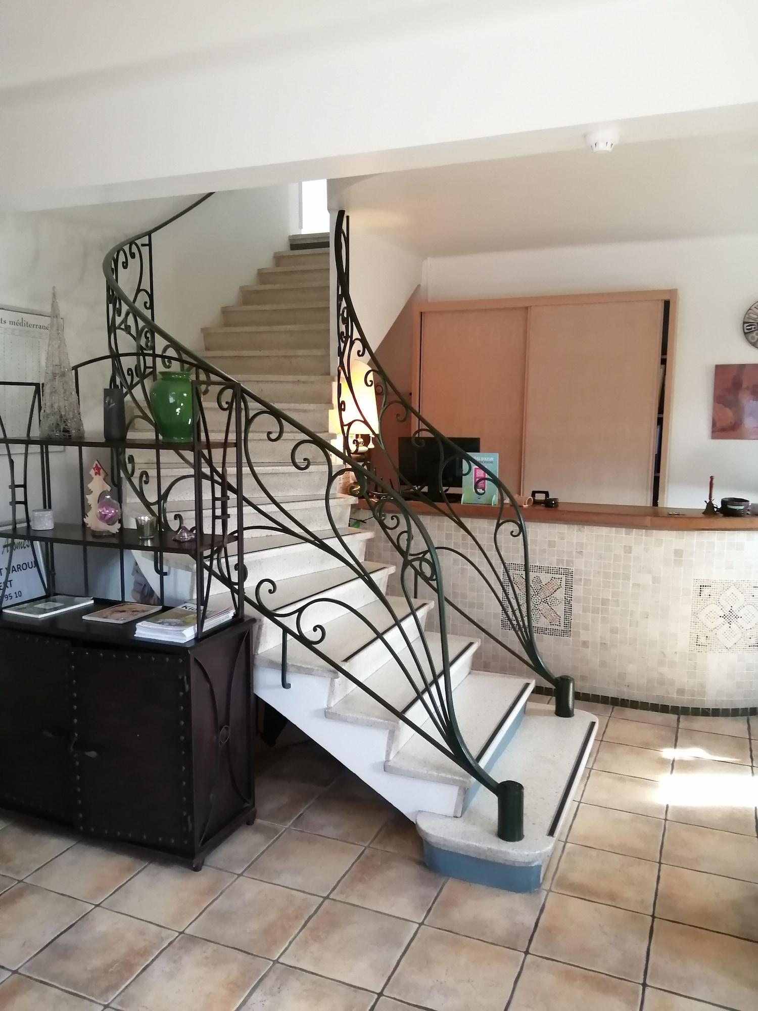 Vista Lobby Auberge Les Arômes