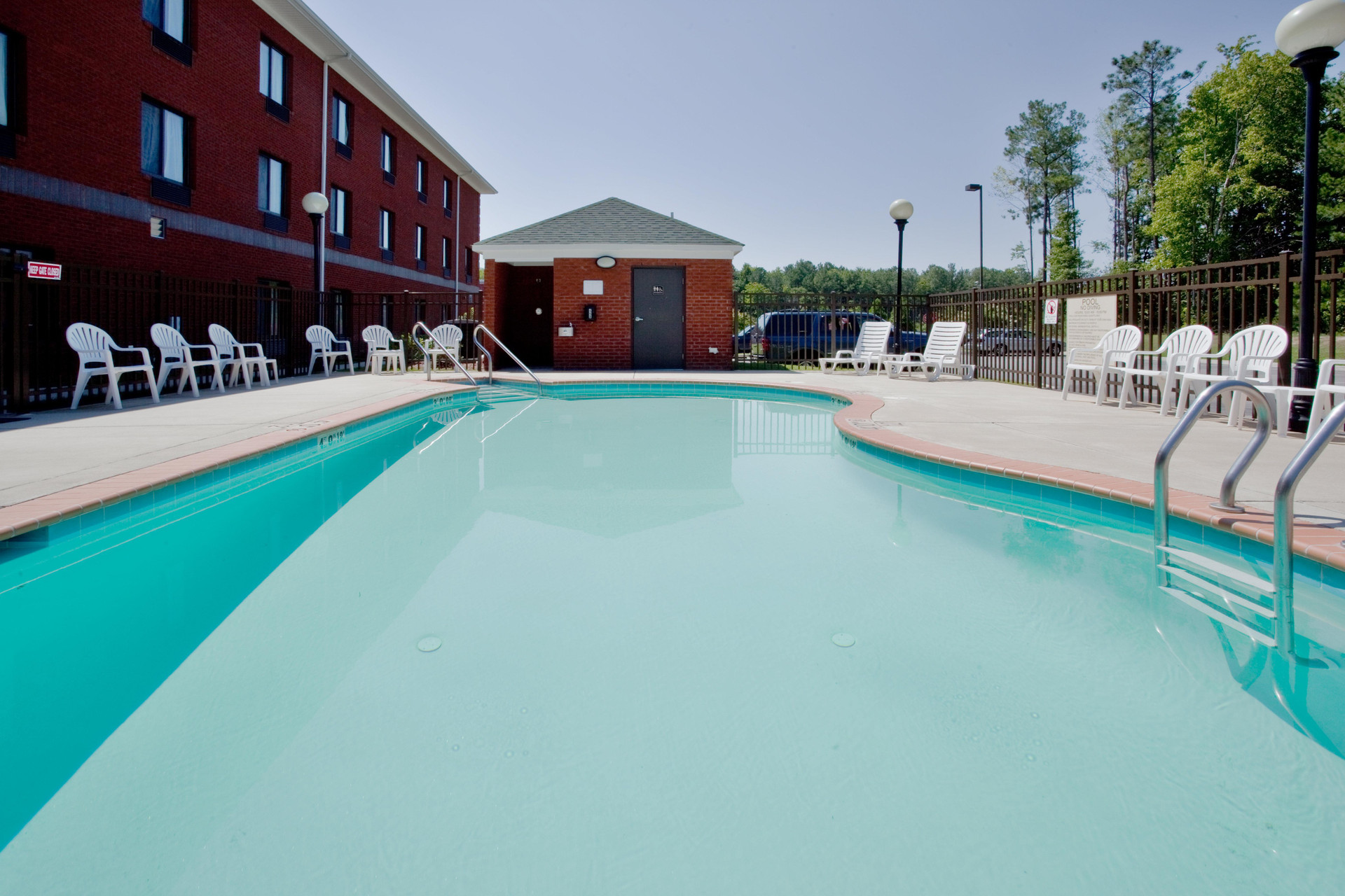 Vista Piscina Holiday Inn Express & Suites Suffolk