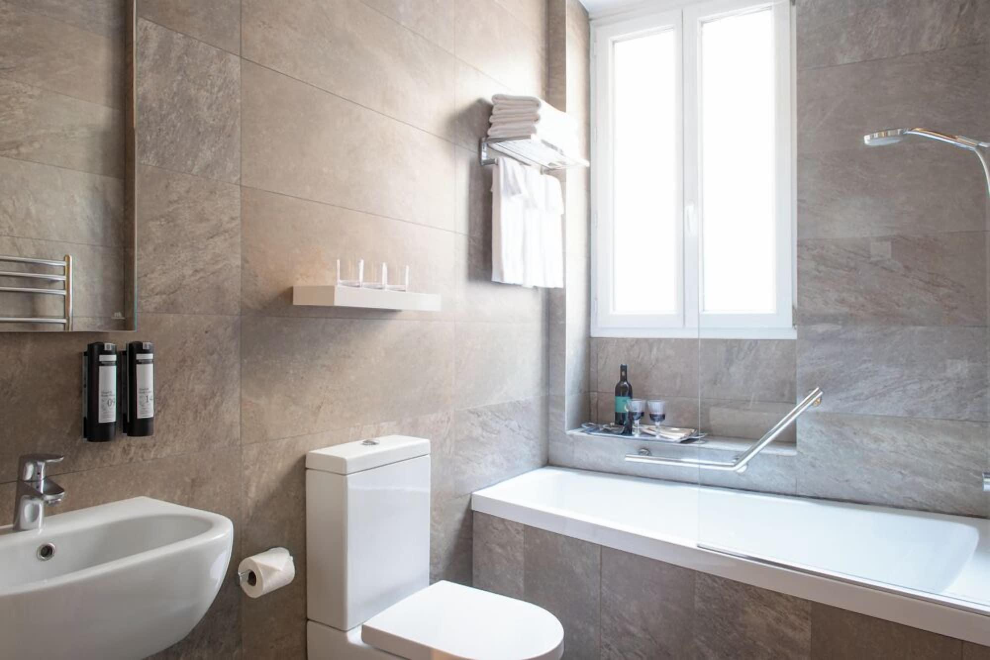 Equipamiento de Habitación Hotel de la Porte Dorée