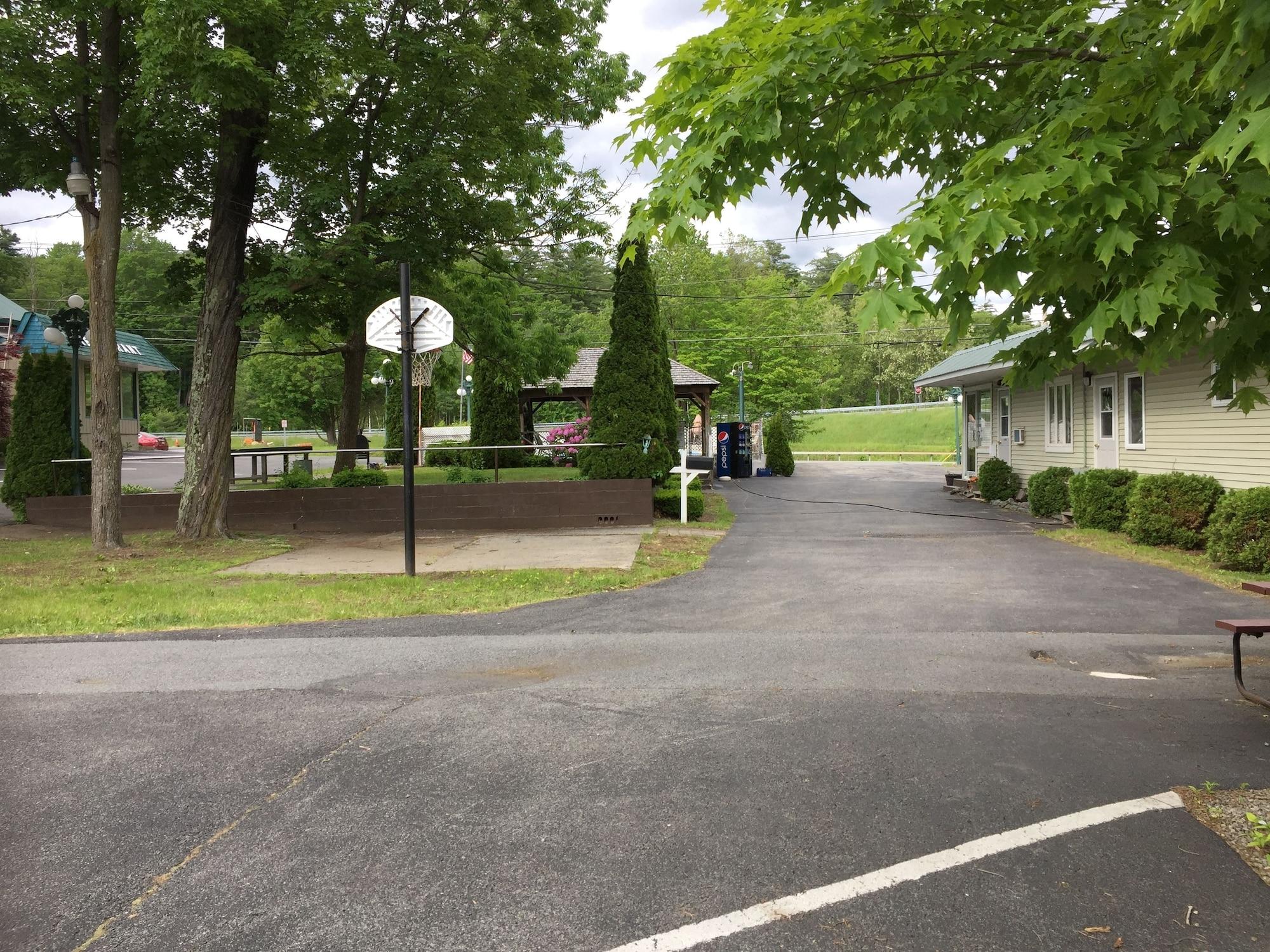 Instalaciones Recreativas Adirondack Oasis Motel