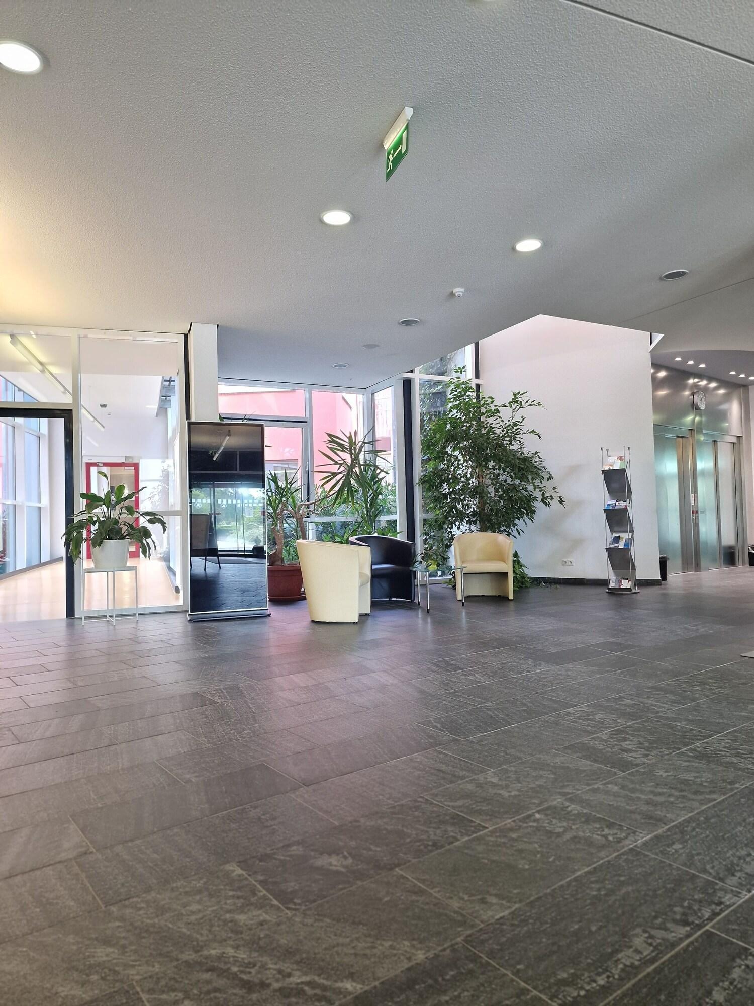 Vista Lobby Green Night Hotel