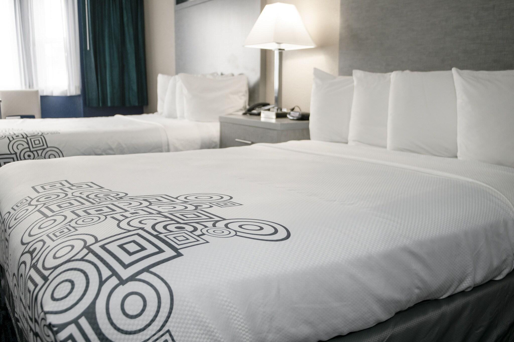 Varios Anchor Beach Inn