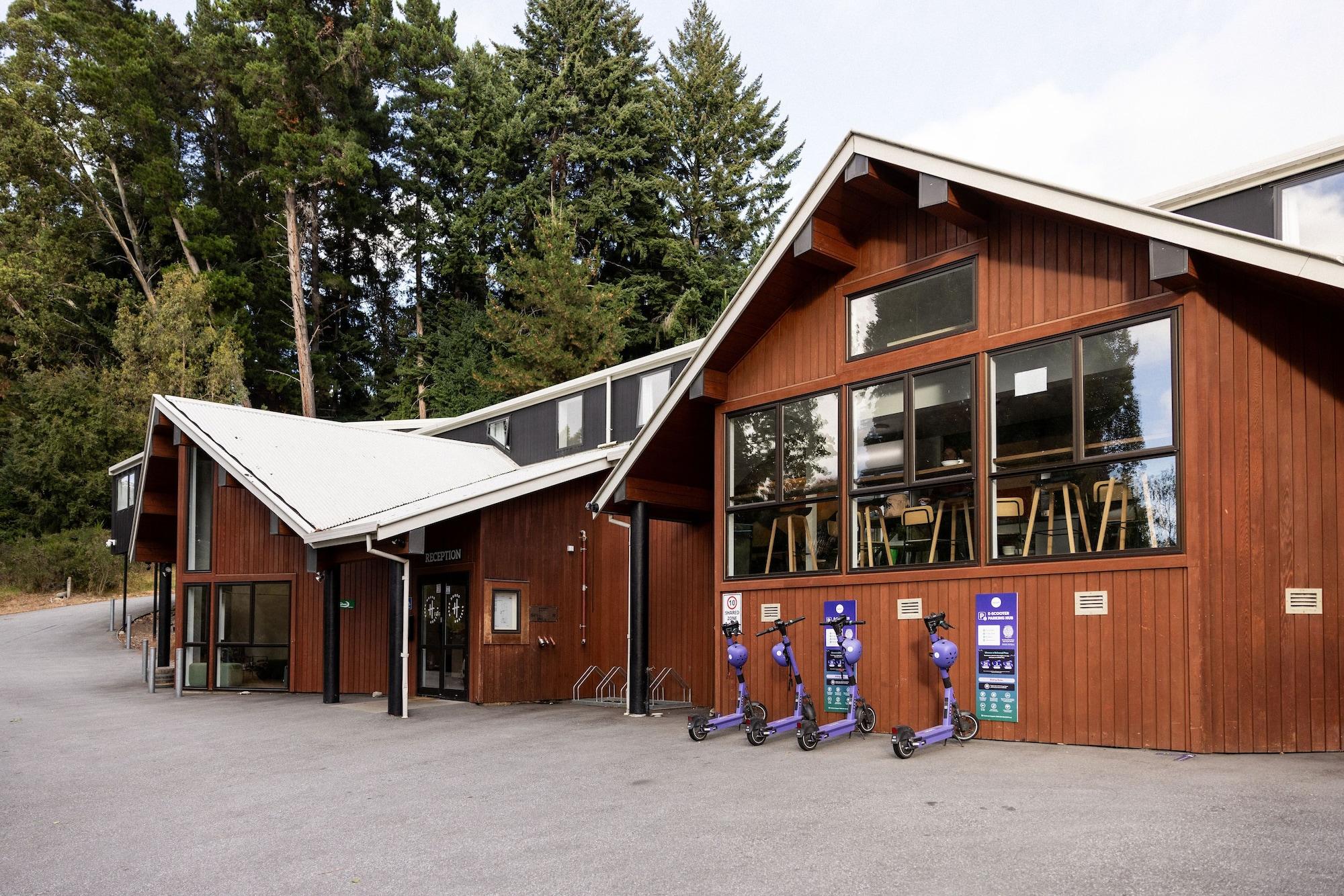 Vista Exterior Haka House Queenstown Lakefront