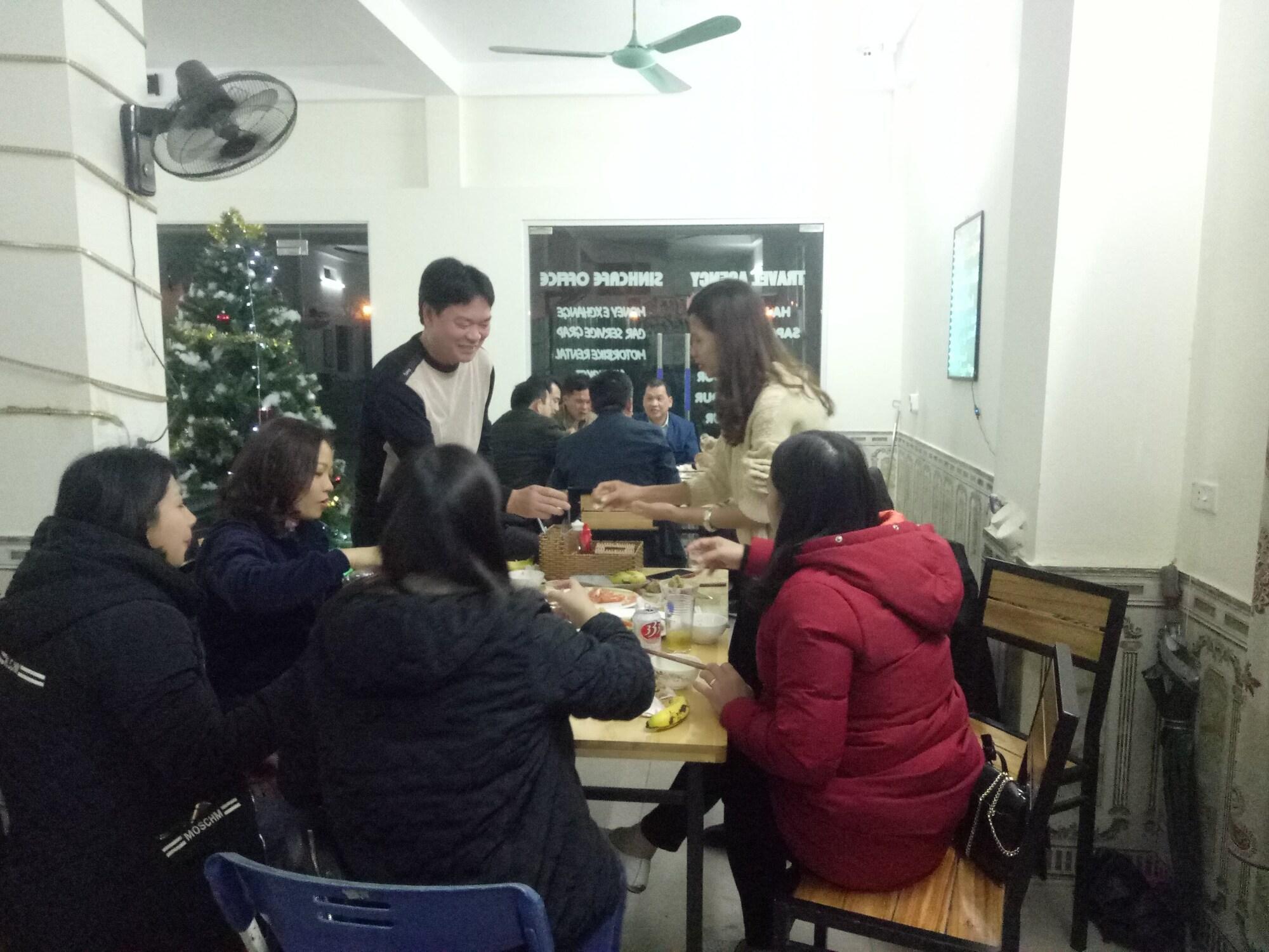 Restaurant Family Transit Hotel