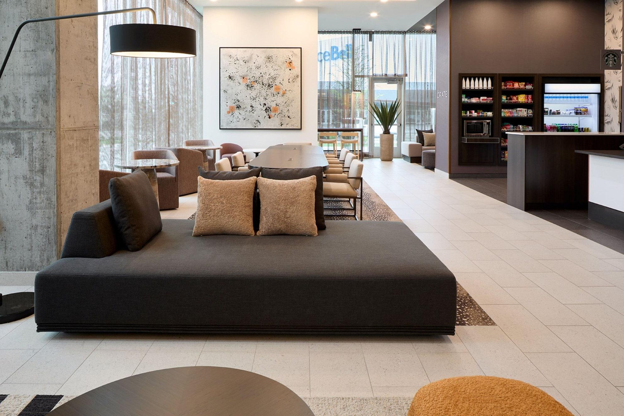 Bar/Salón Courtyard By Marriott Montreal Laval