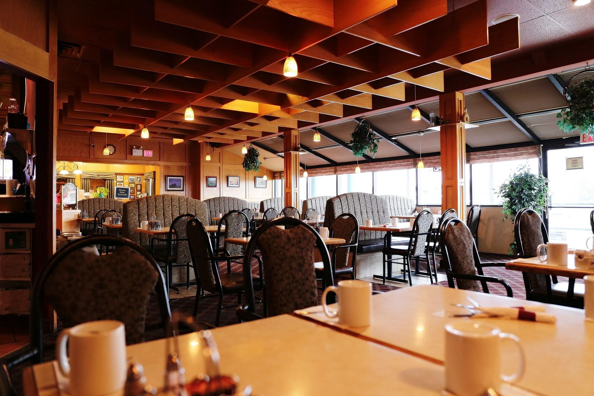 Restaurant Tamarack Motor Inn