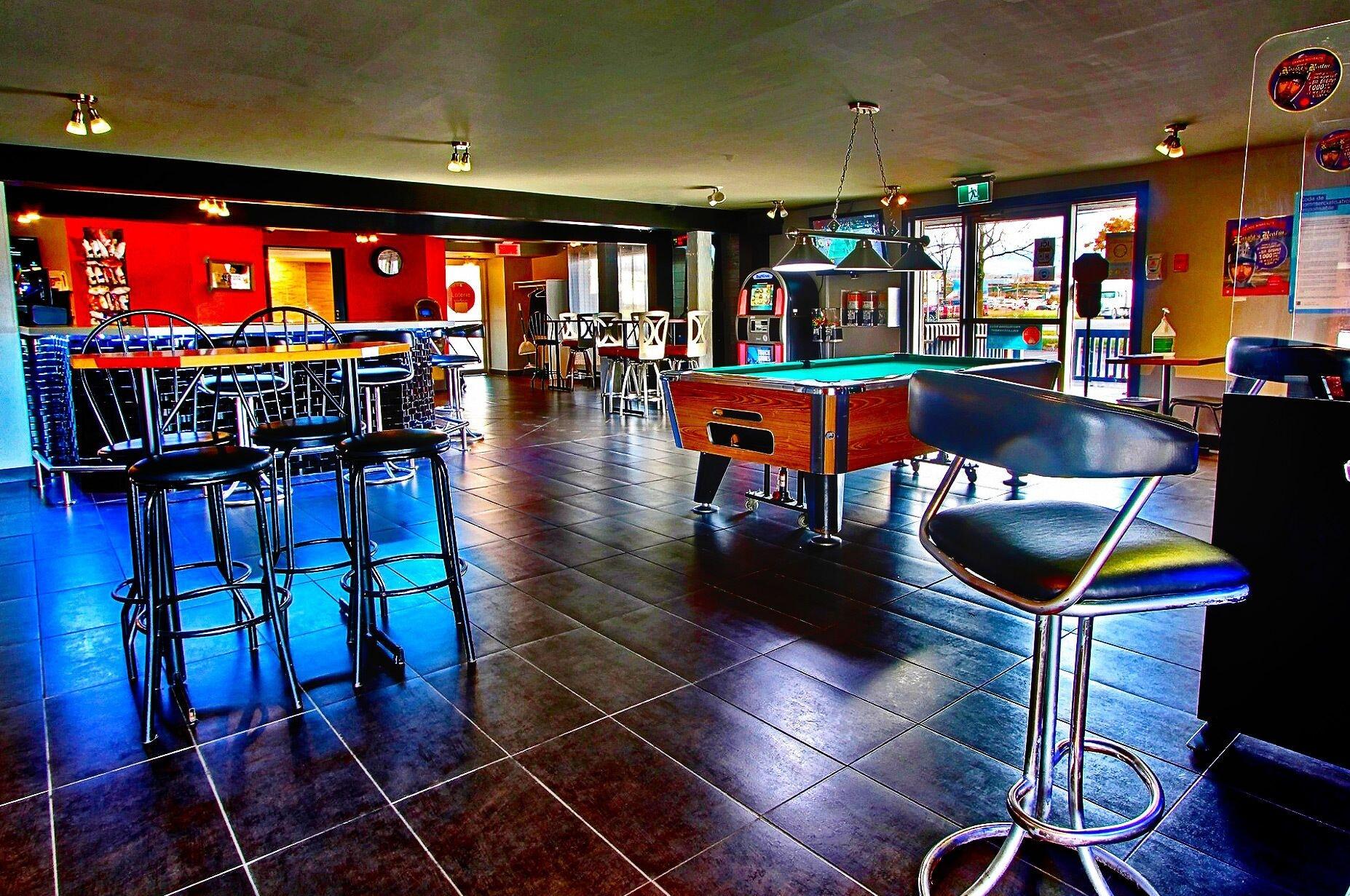 Bar/Salón Hôtel Motel La Différence