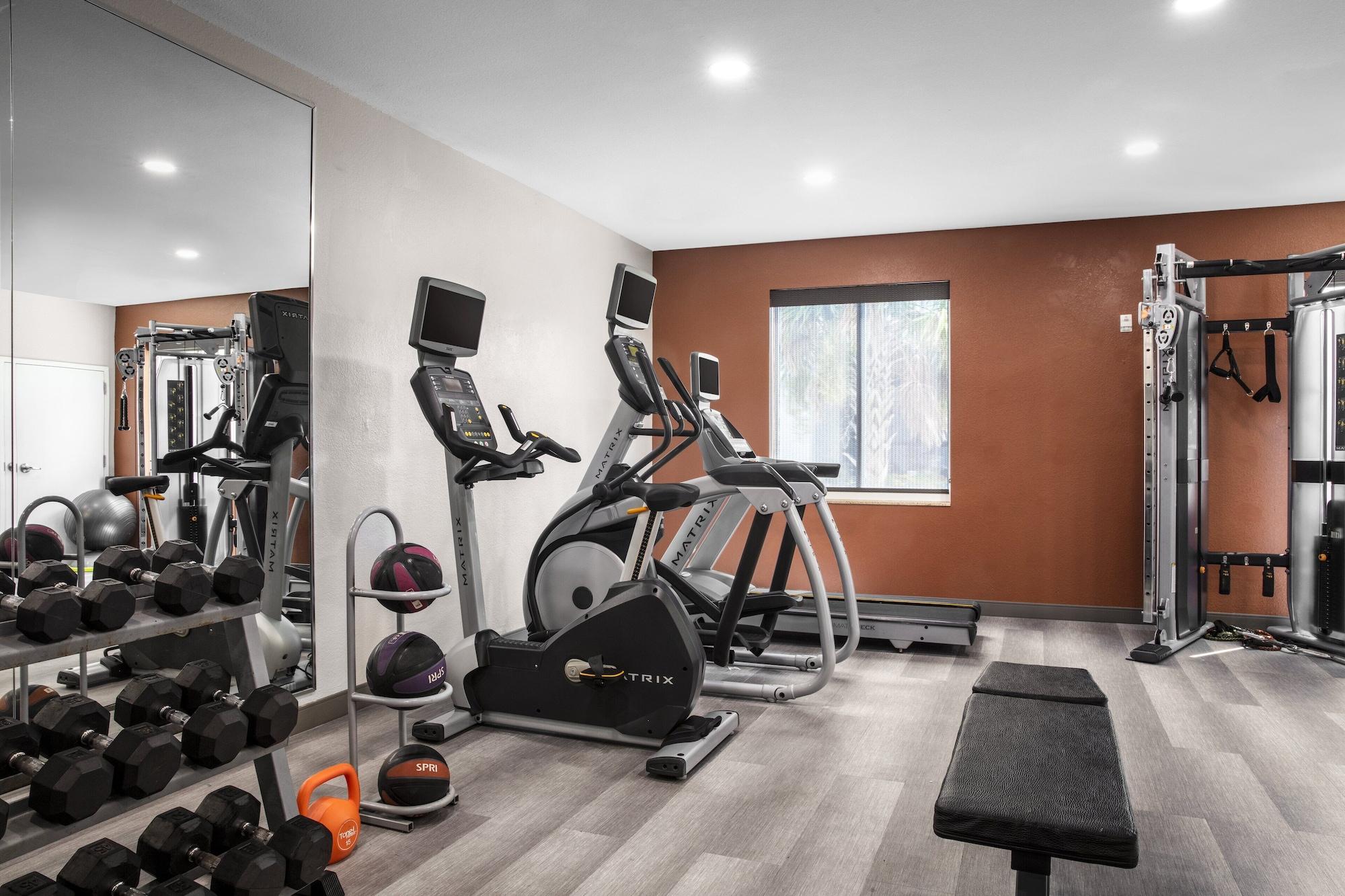 Gimnasio Candlewood Suites Downtown by IHG