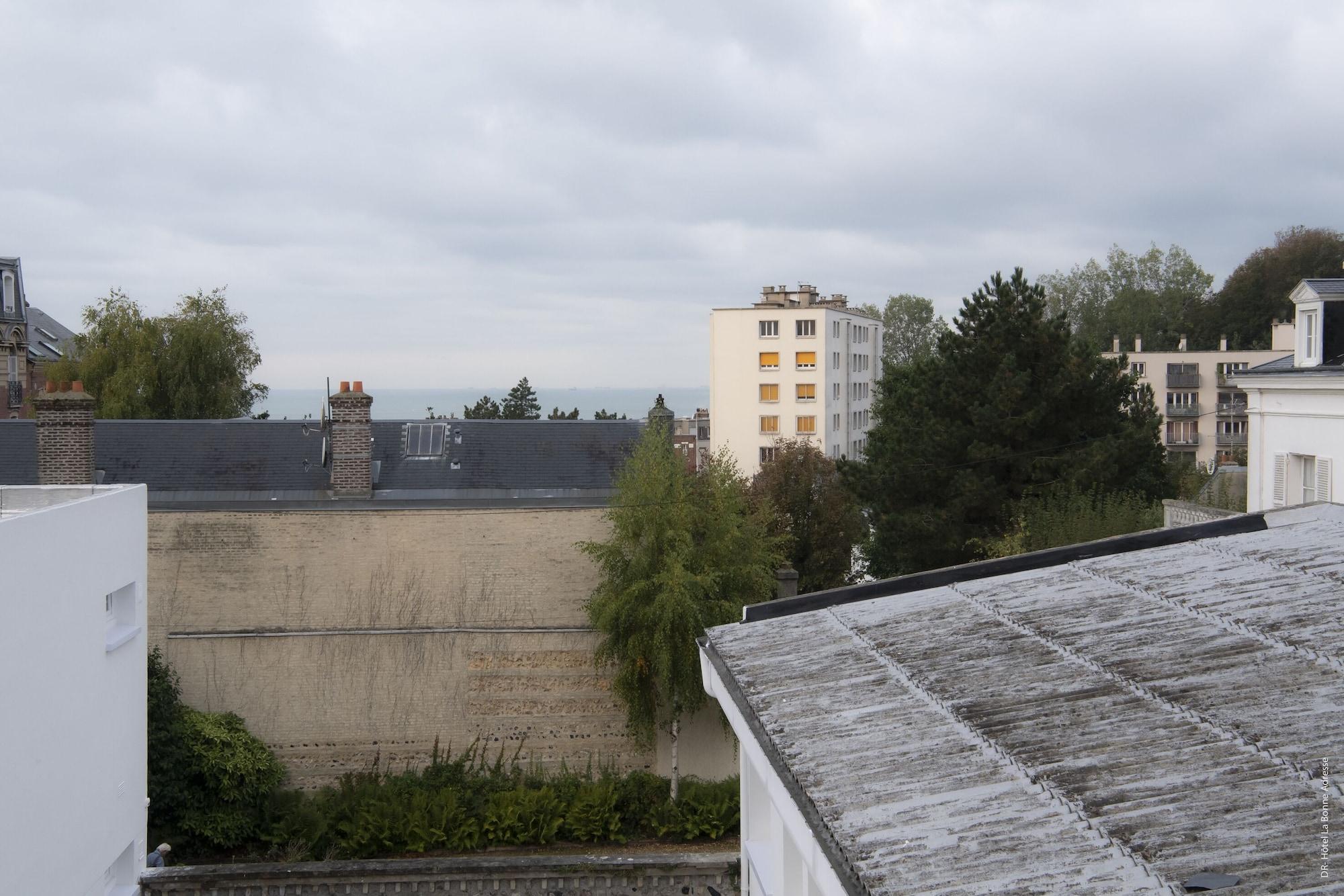 Vista Exterior Logis hotels La bonne Adresse