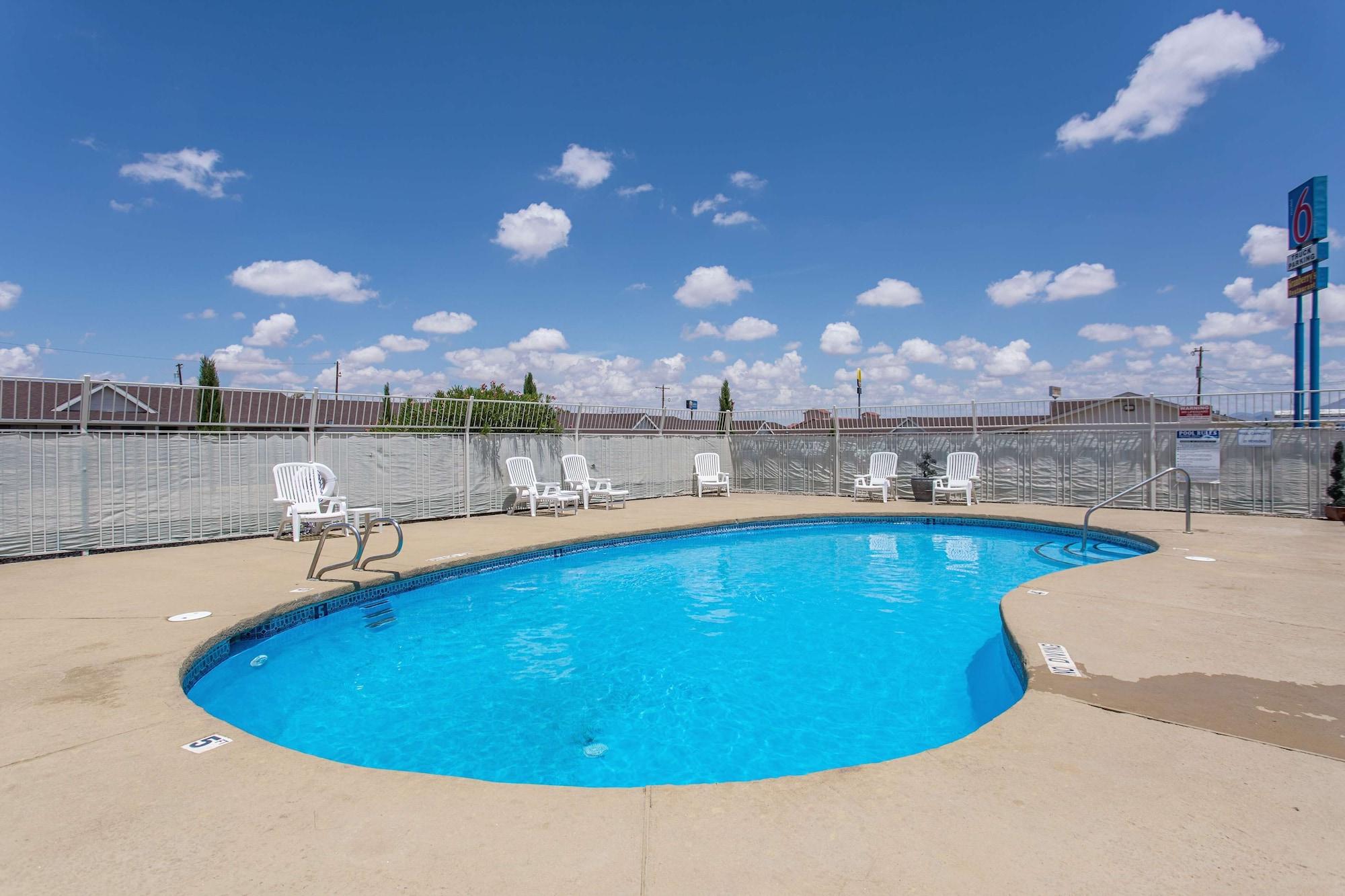 Vista Piscina Motel 6 Lordsburg, NM
