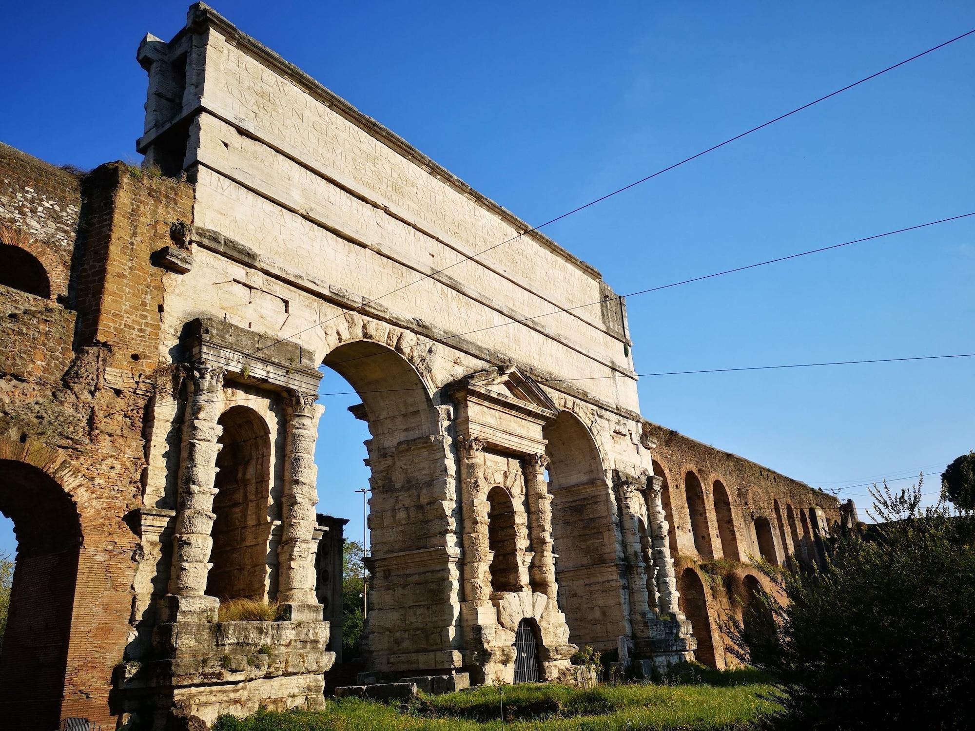Vista Exterior Porta Maggiore Guest House
