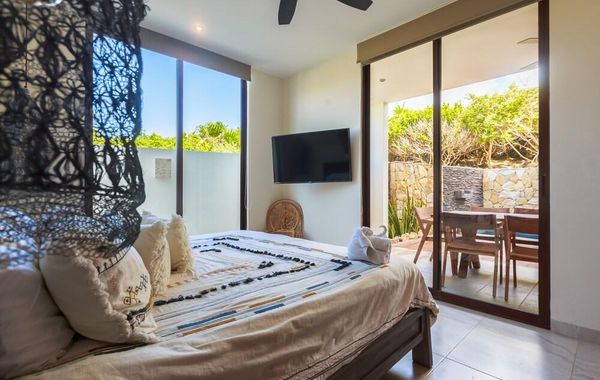 Amazing Oceanfront 4 Bedroom with Beach Access, Full Service, Heated Pool - Hoteles con parque acuático en Isla Mujeres, México