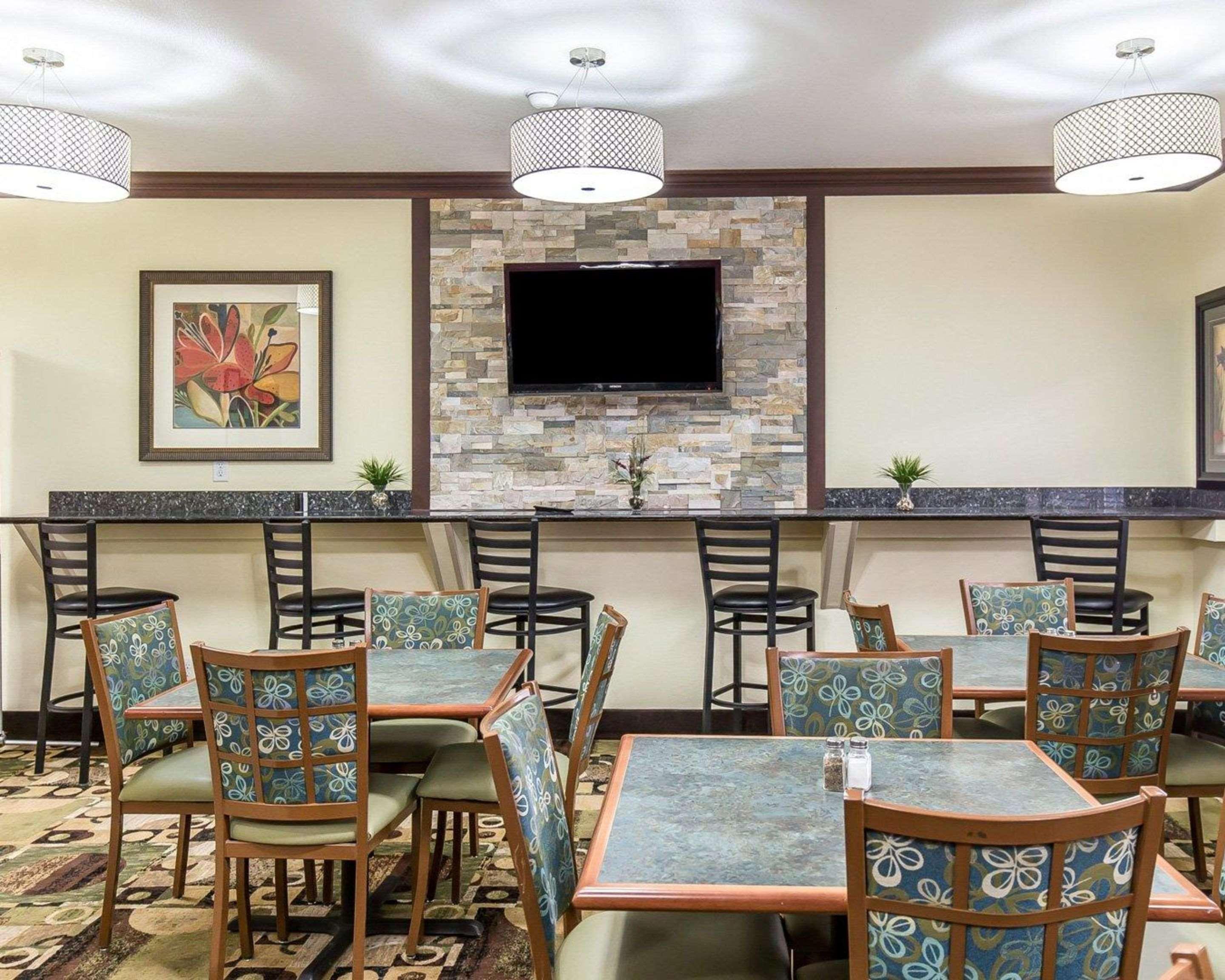 Restaurant Quality Inn at Collins Road - Cedar Rapids