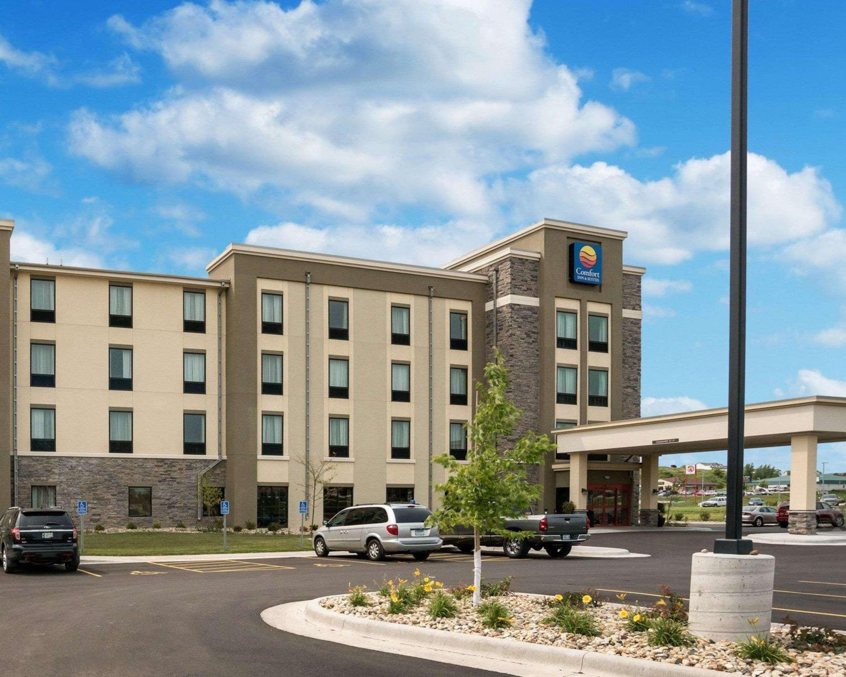 Vista Exterior Comfort Inn & Suites West - Medical Center