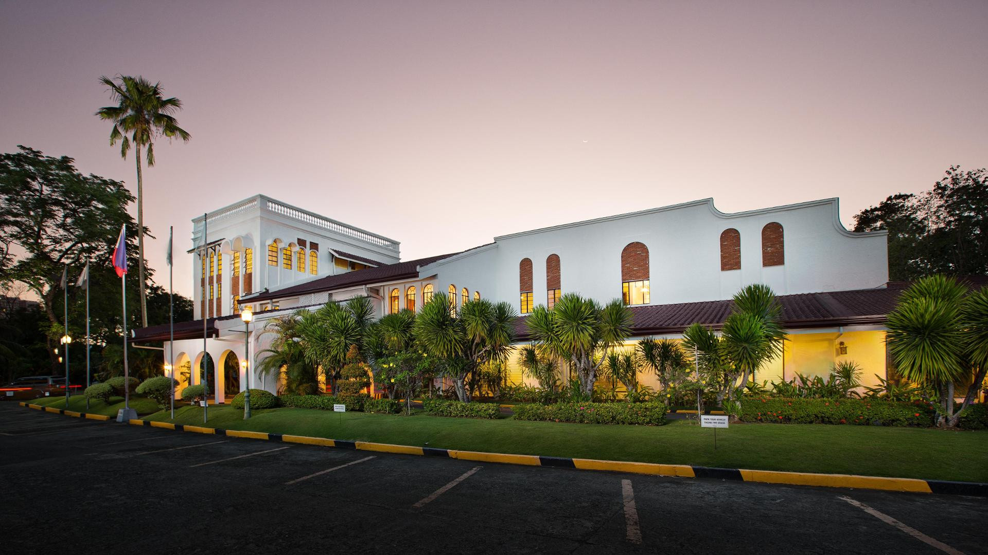 Vista Exterior Montebello Villa Hotel