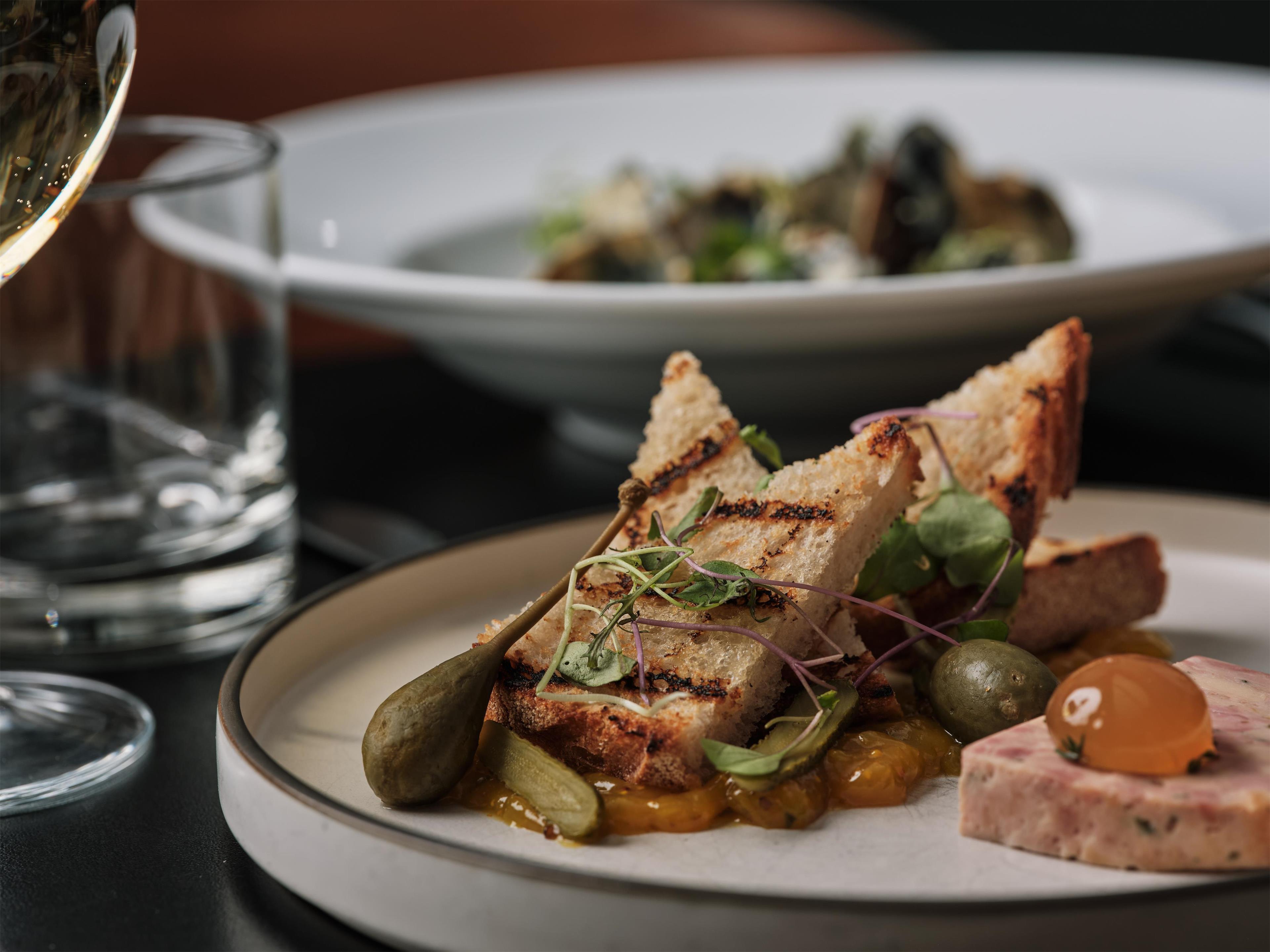 Restaurant Radisson on Flagstaff Gardens Melbourne