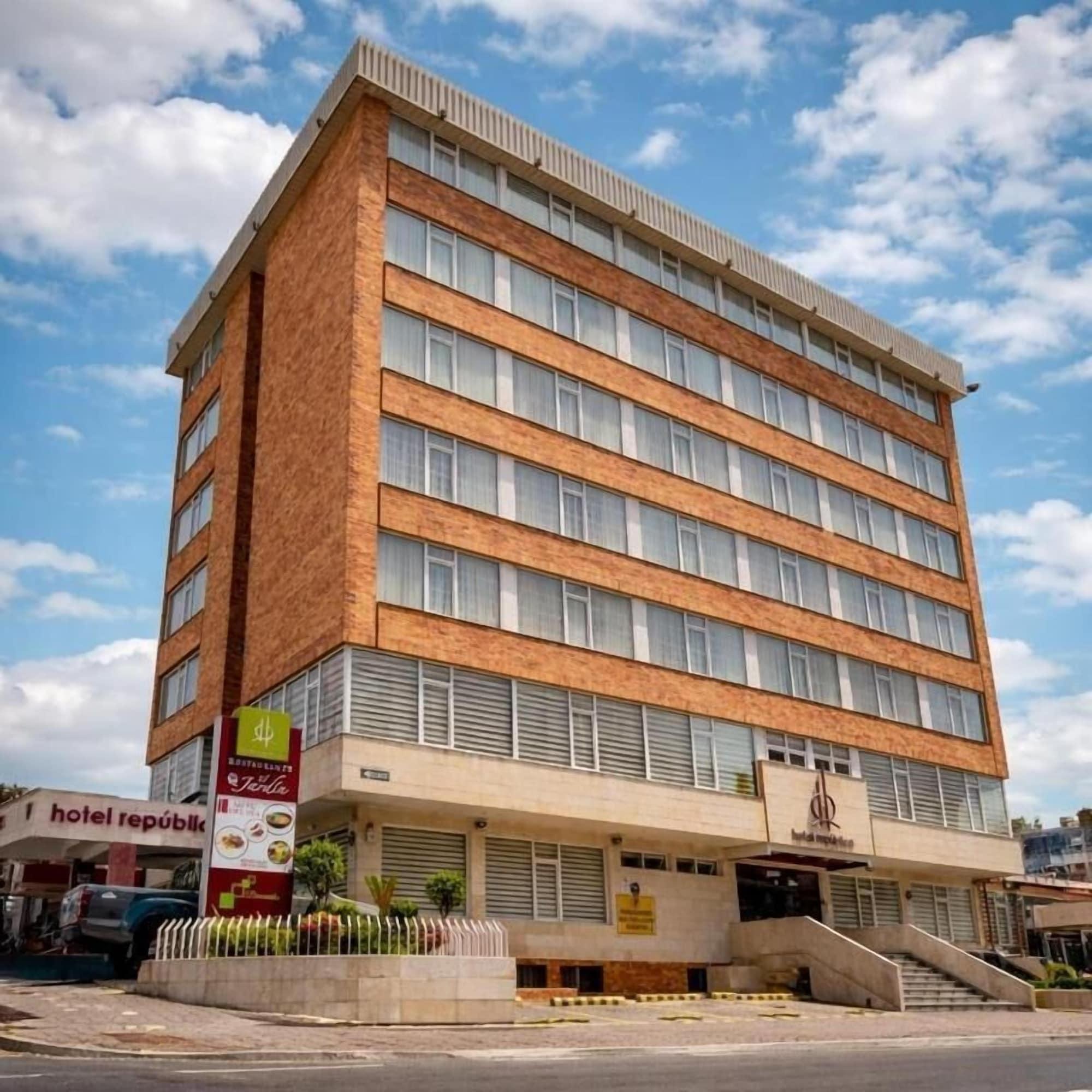 Varios Hotel República