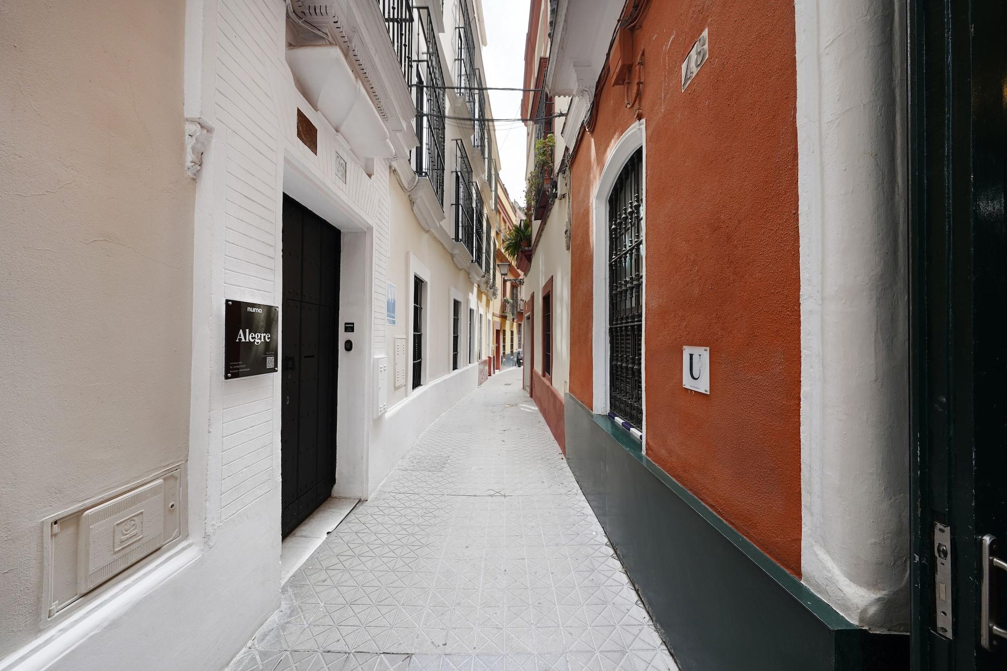 Vista Exterior Numa Seville Alegre
