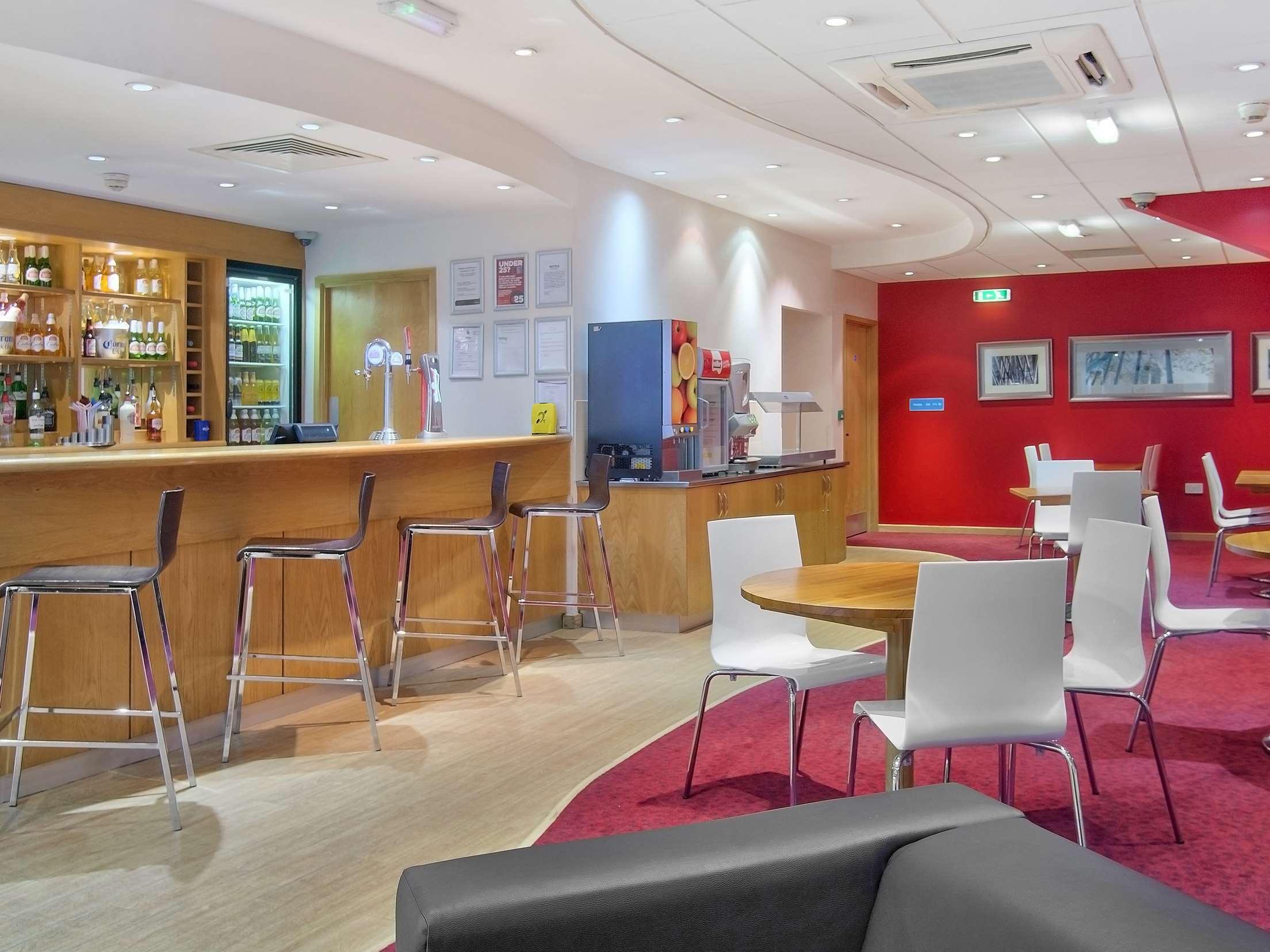Restaurant Travelodge Birmingham Central Broadway Plaza