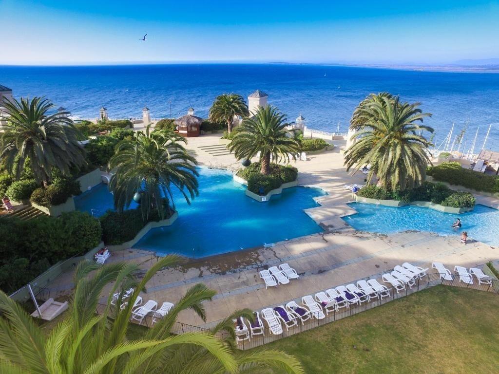 Vista Piscina Hippocampus Concón Resort & Club