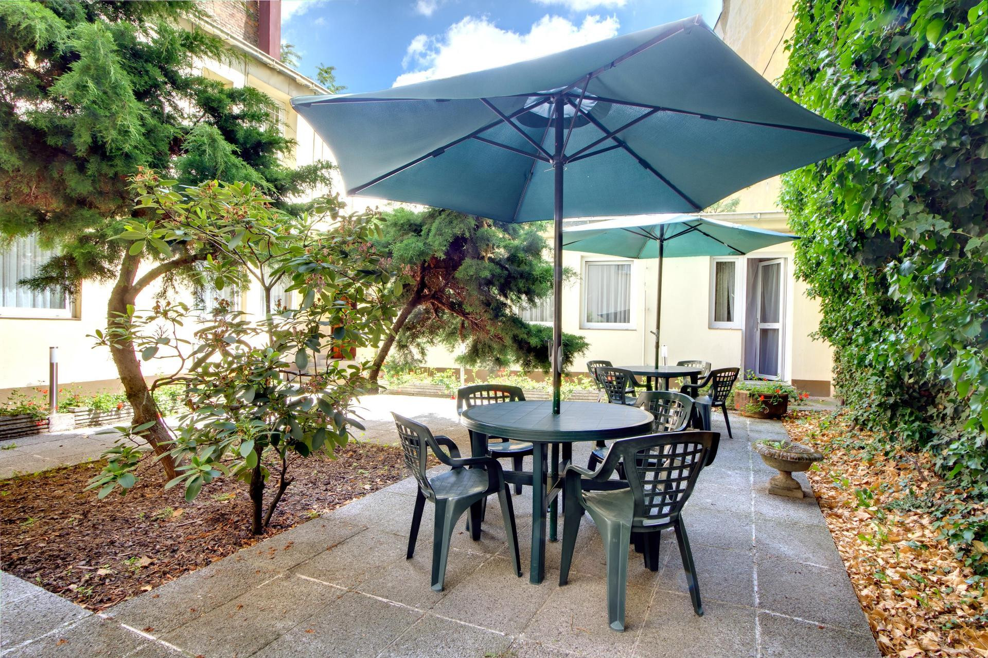 Varios Hotel White Lion