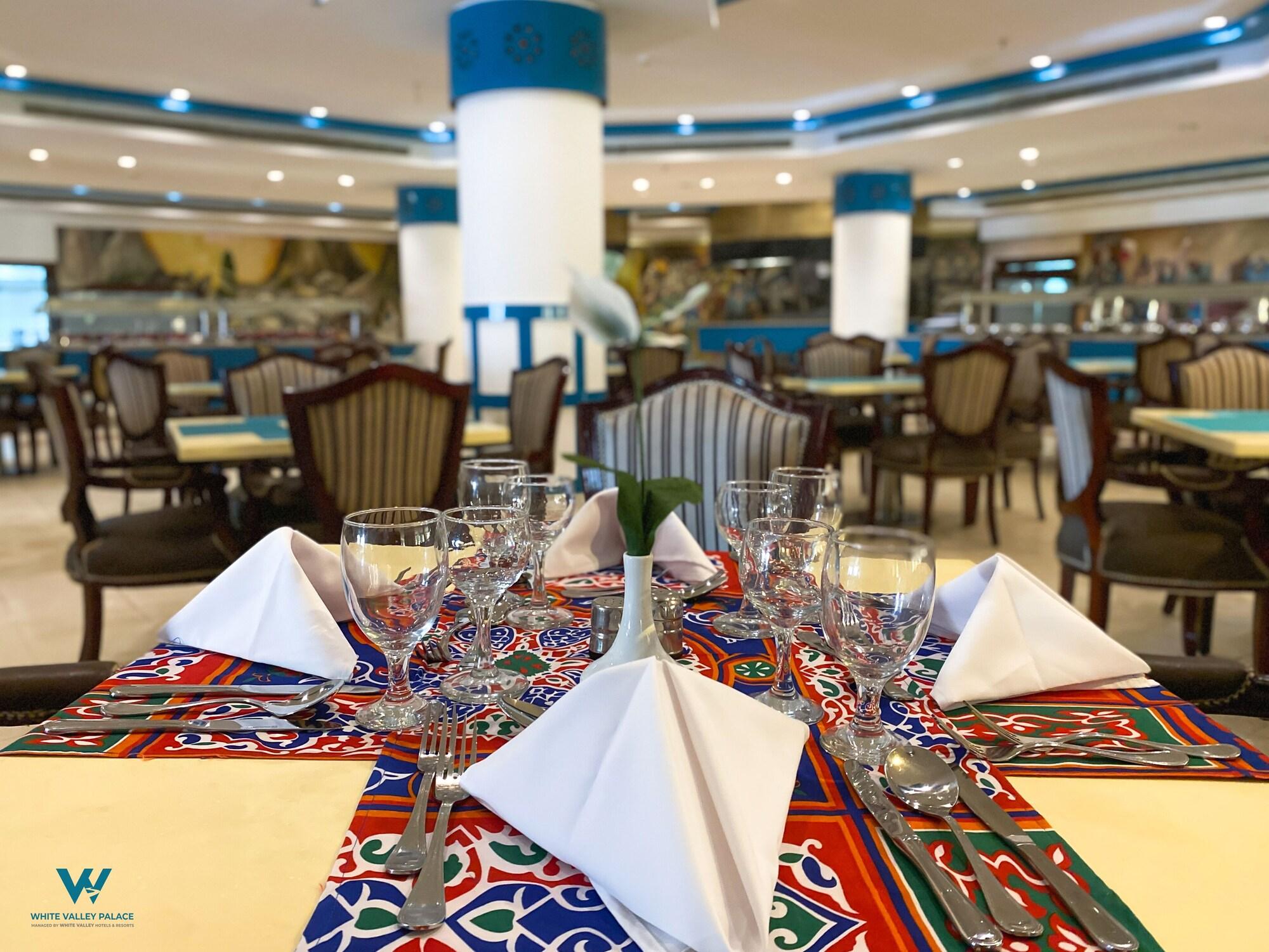 Restaurant White Valley Palace