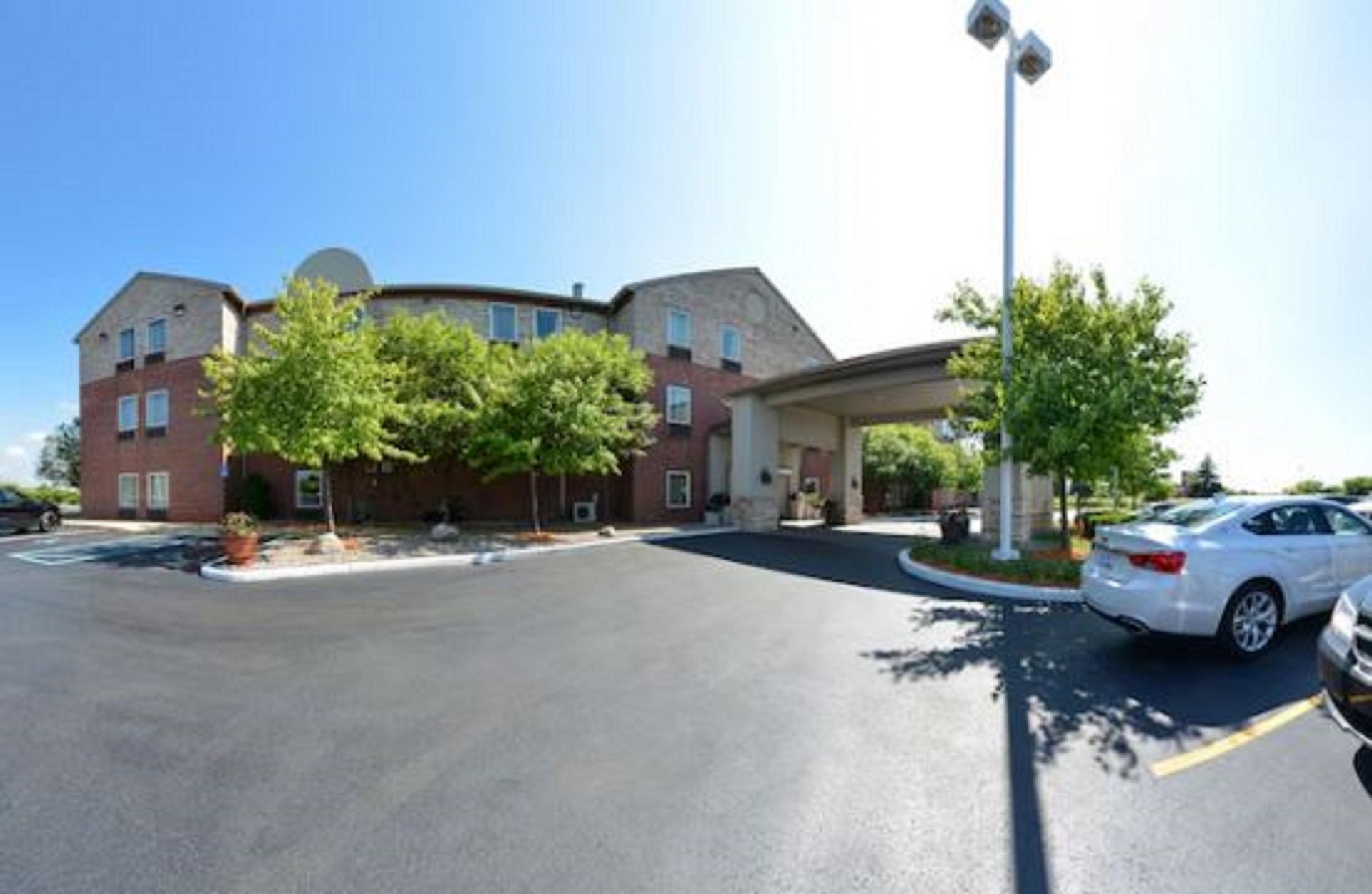 Vista Exterior Country Inn & Suites by Radisson, Benton Harbor