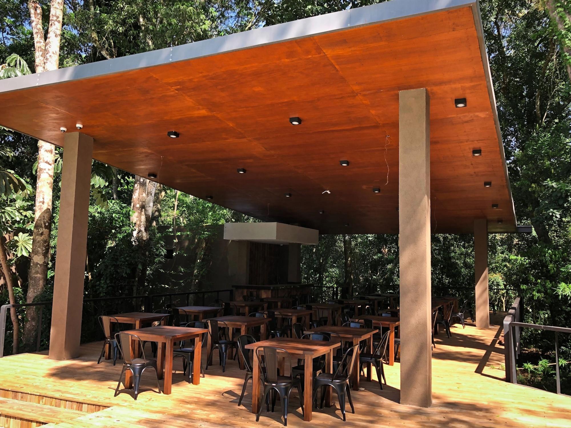 Bar/Salón Hotel Tre