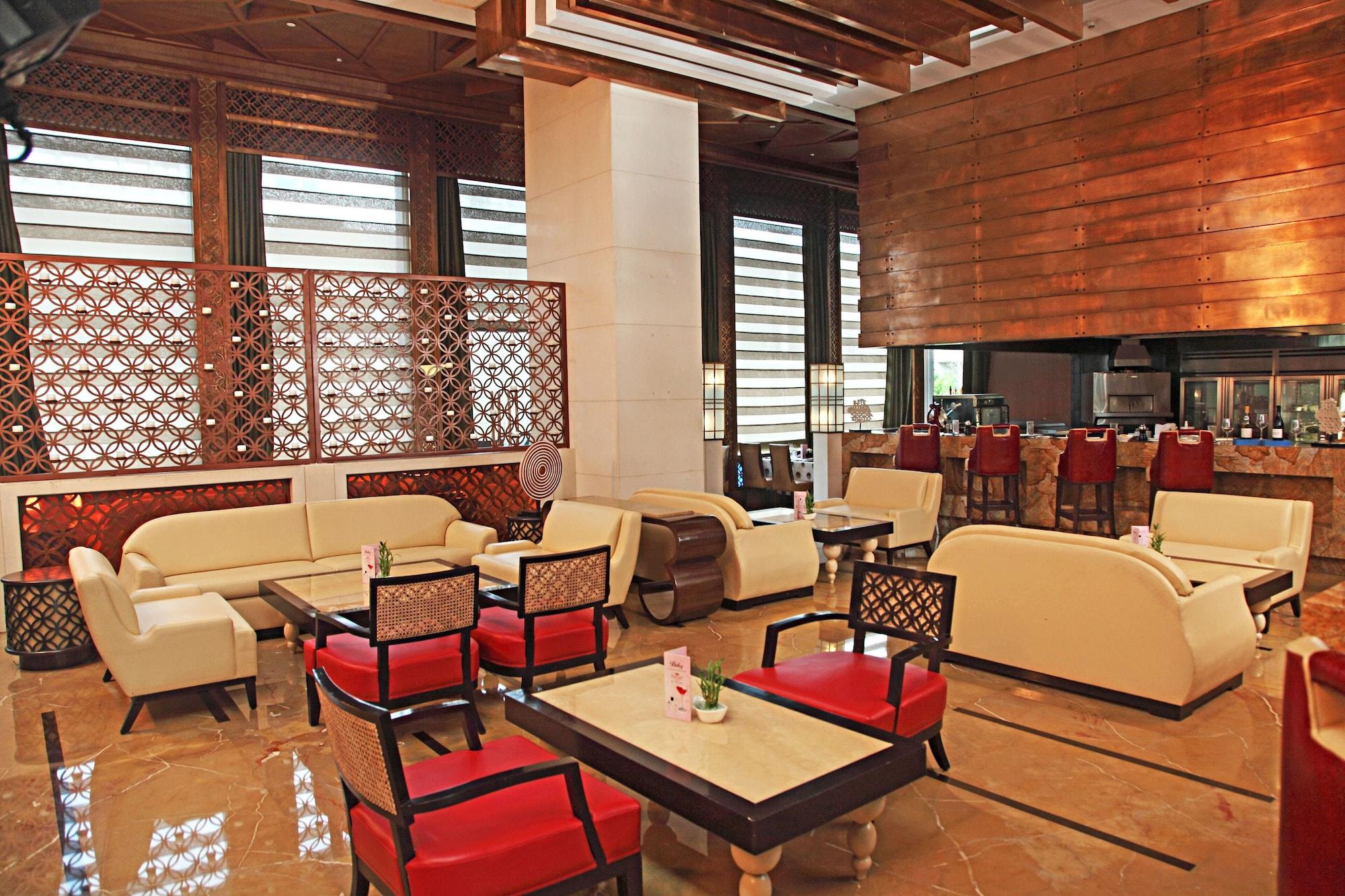 Restaurant Crowne Plaza Hotel New Delhi Okhla by IHG