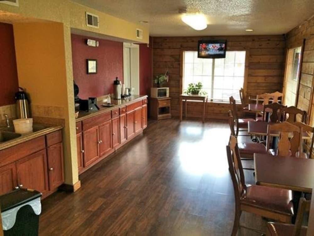 Restaurant Log Cabin Inn