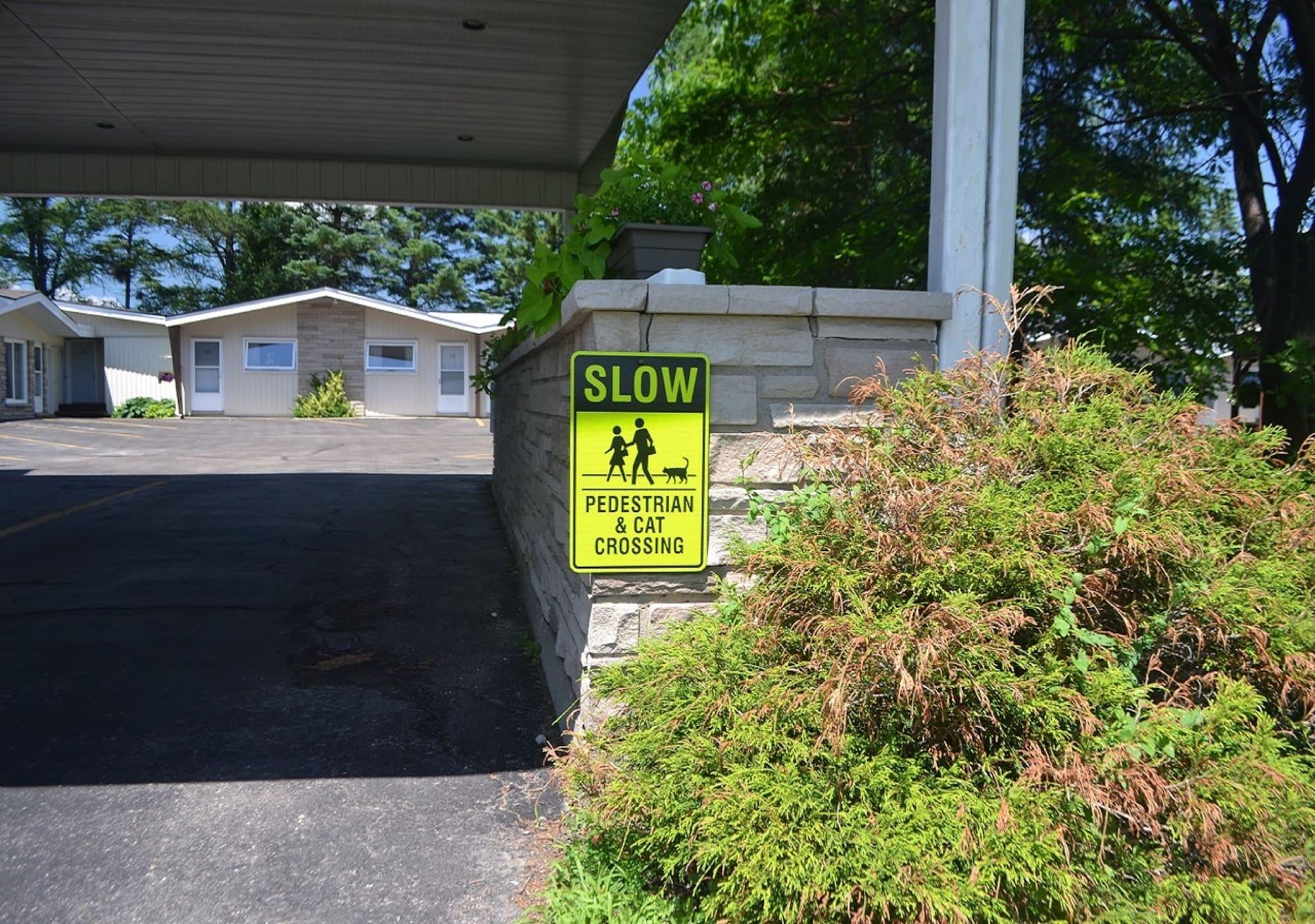 Vista Exterior Stratford Suburban Motel