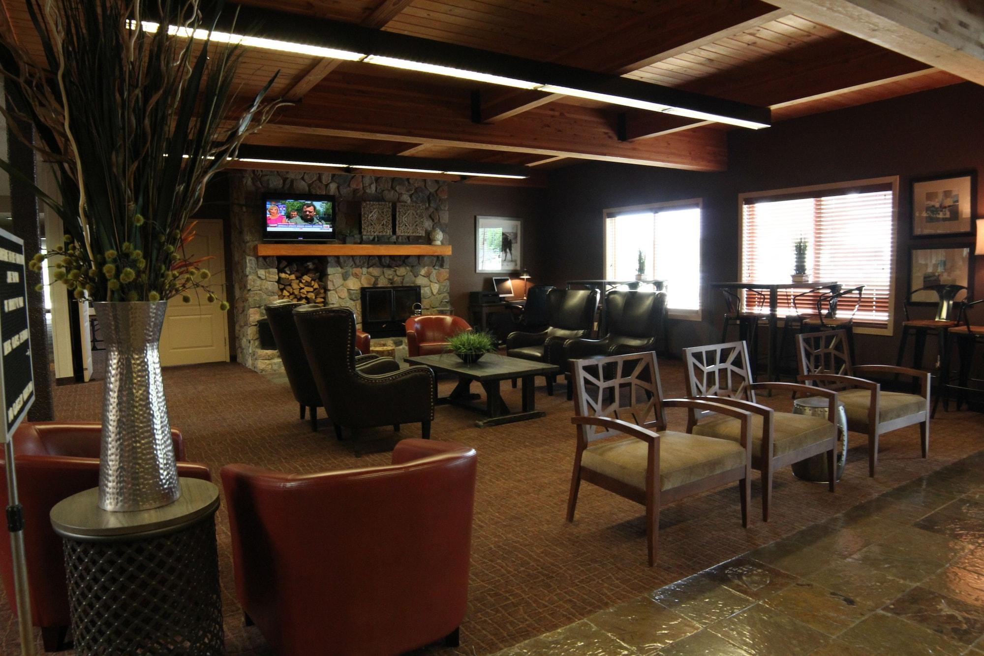 Vista Lobby C'mon Inn Fargo