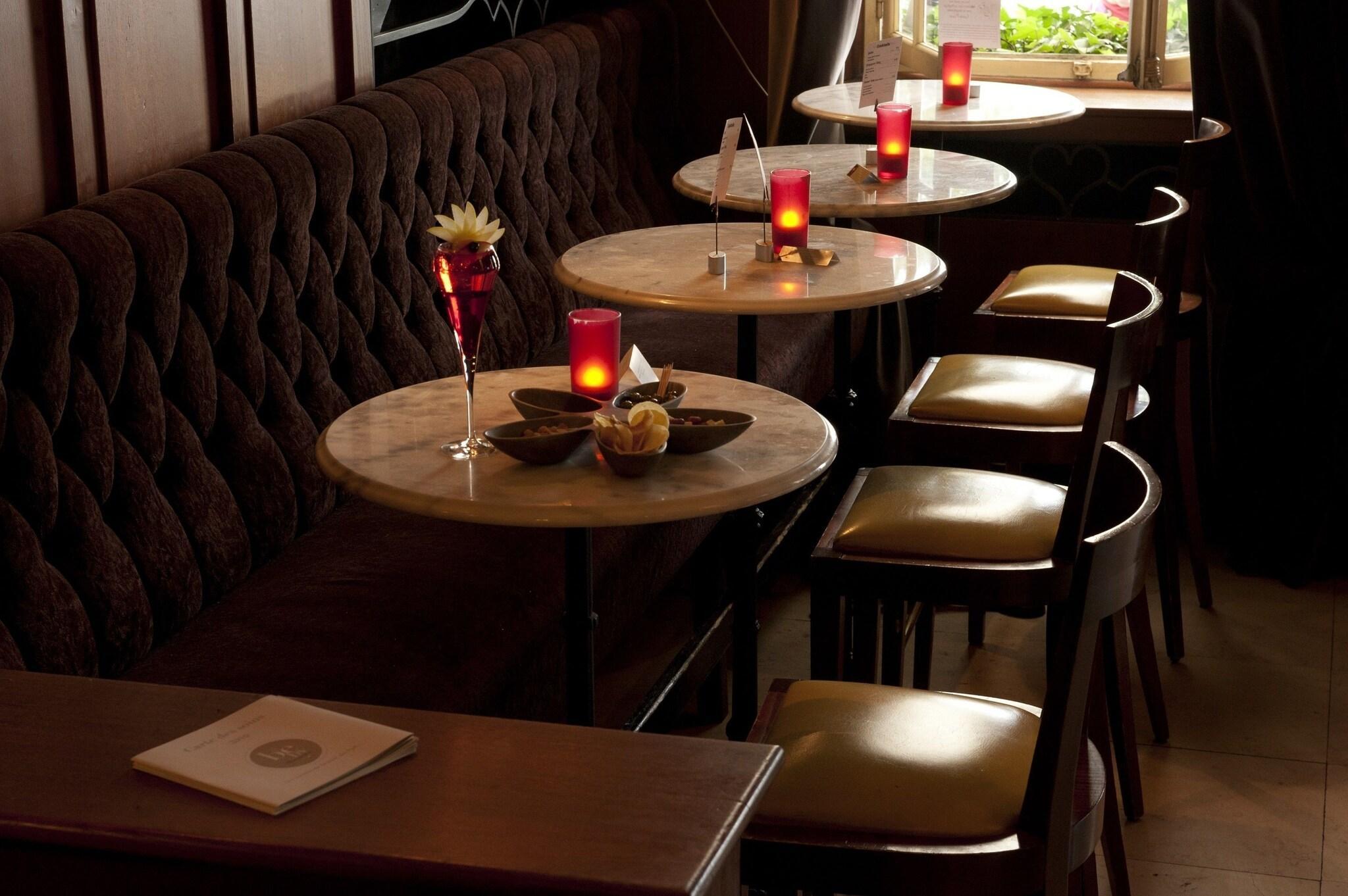 Bar/Salón Hotel & Spa Le Grand Monarque, Best Western Premier Collection