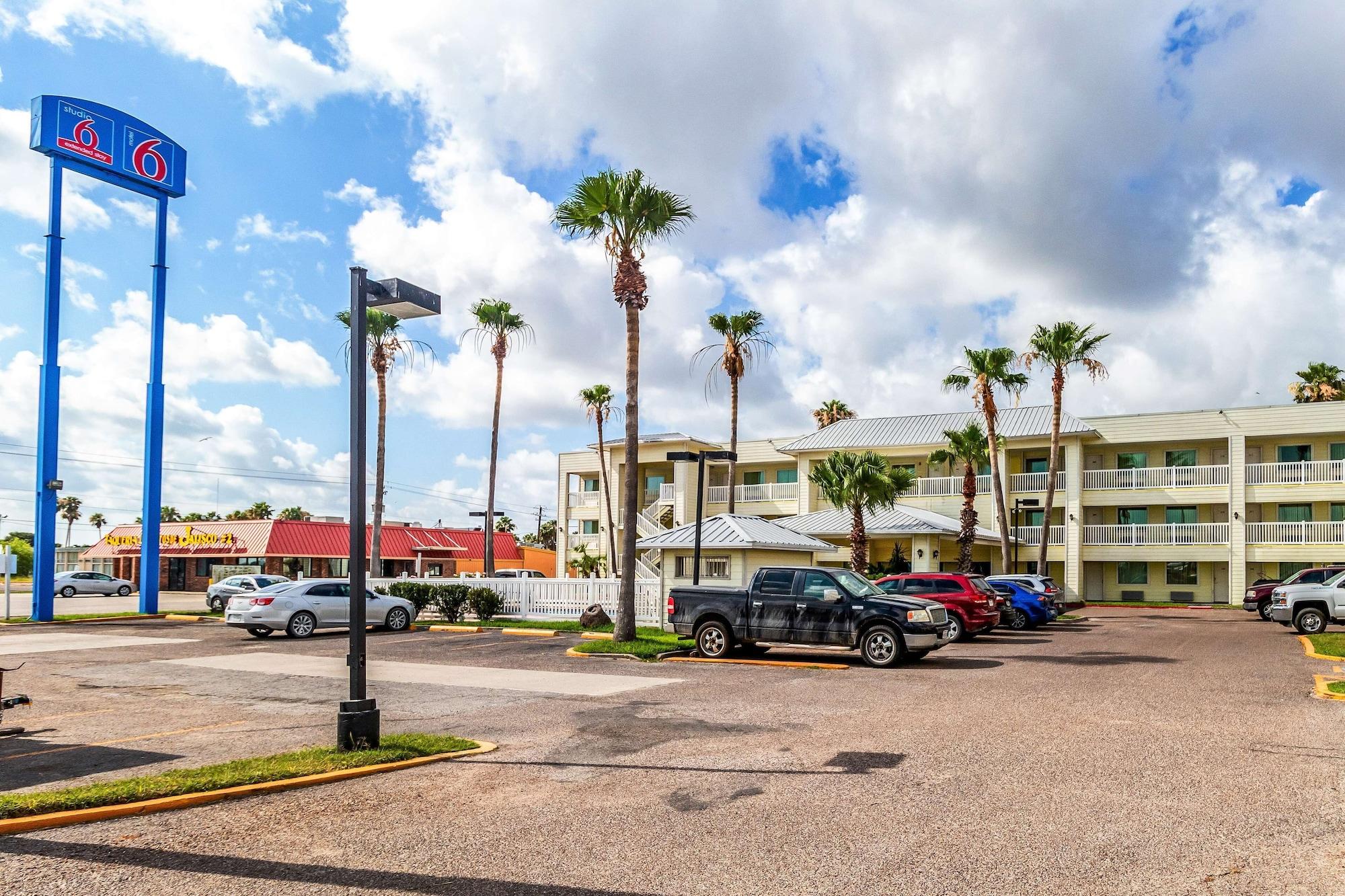 Vista Exterior Motel 6 Corpus Christi, TX – North