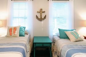 Alquiler Vacacional - Family Friendly Riverfront Home on Guadalupe. Large yard, kayaks, near downtown