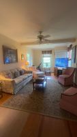 Alojamiento - •	“Authentic 1890s Farmhouse for Antique Lovers & History Buffs”