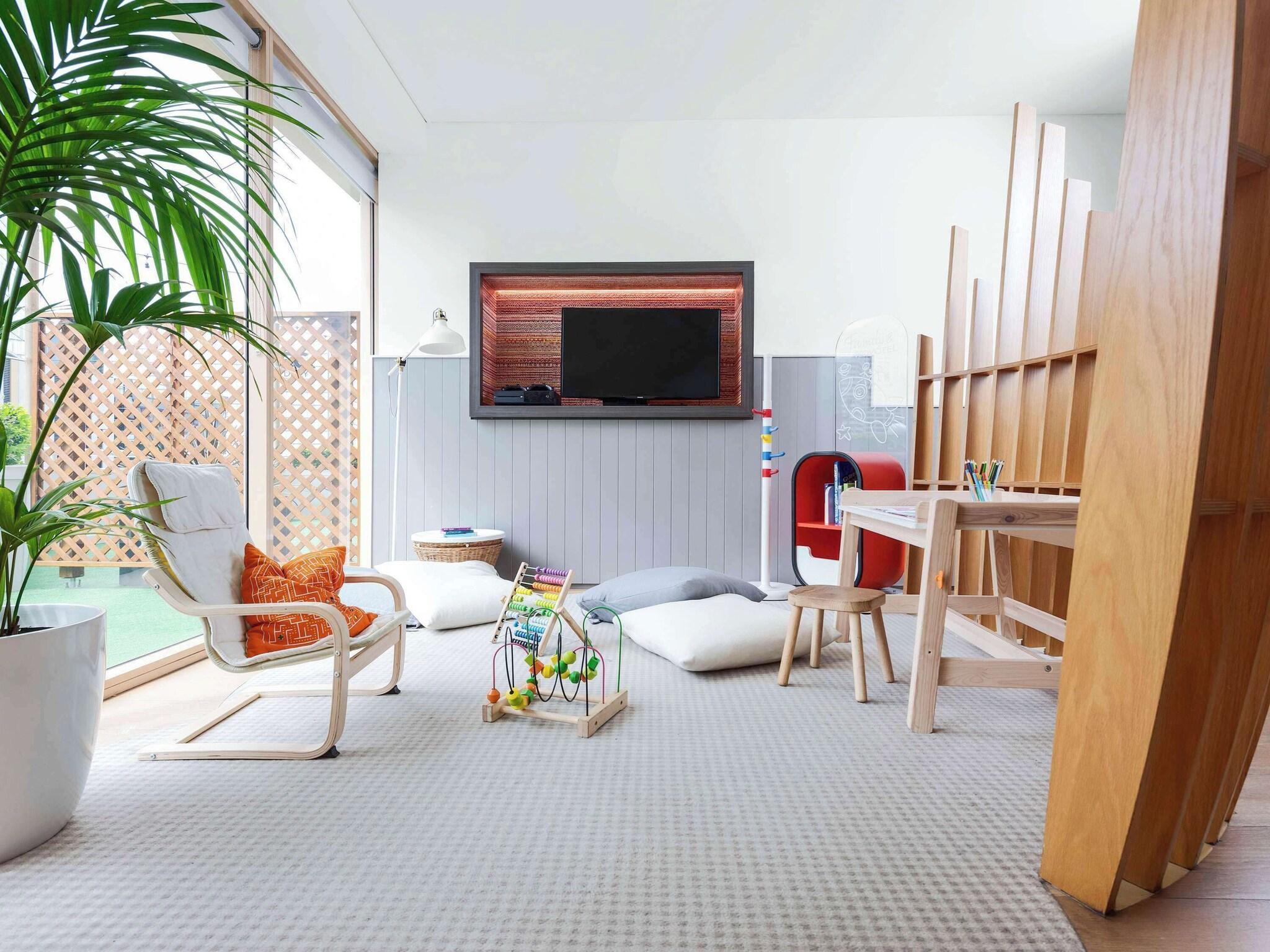 Vista Lobby Novotel Sydney on Darling Harbour