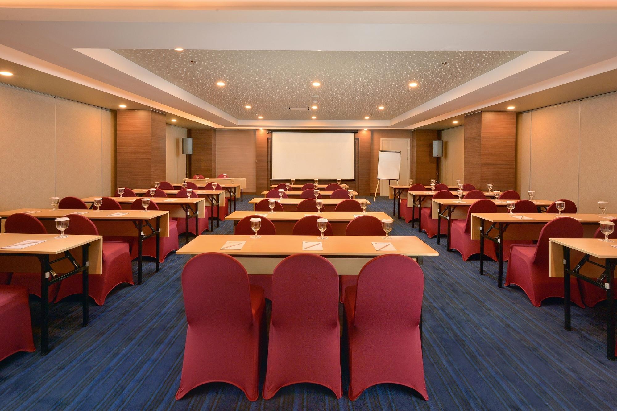 Sala de Reuniones Platinum Adisucipto Hotel & Conference