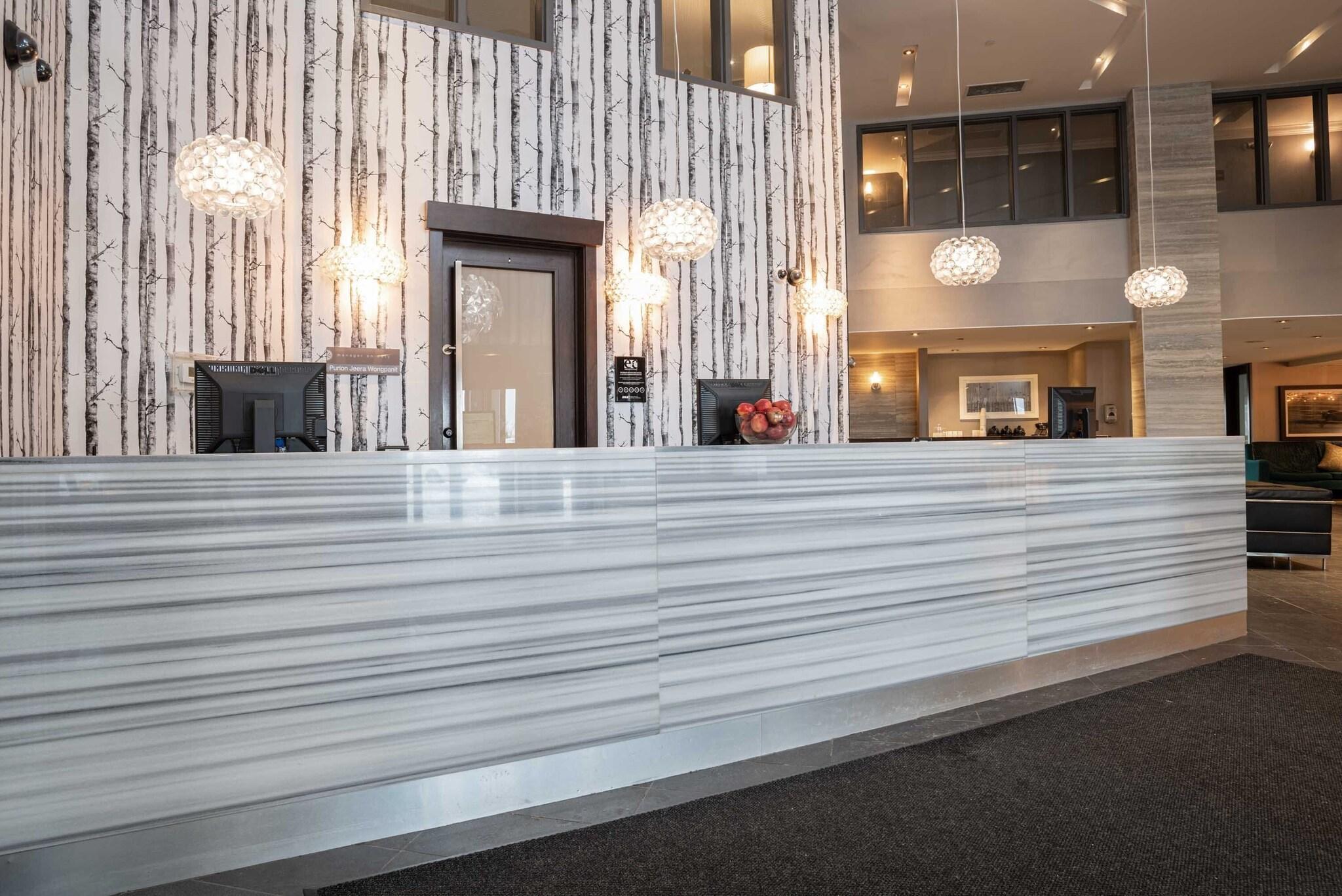 Vista Lobby Sandman Signature Edmonton South Hotel