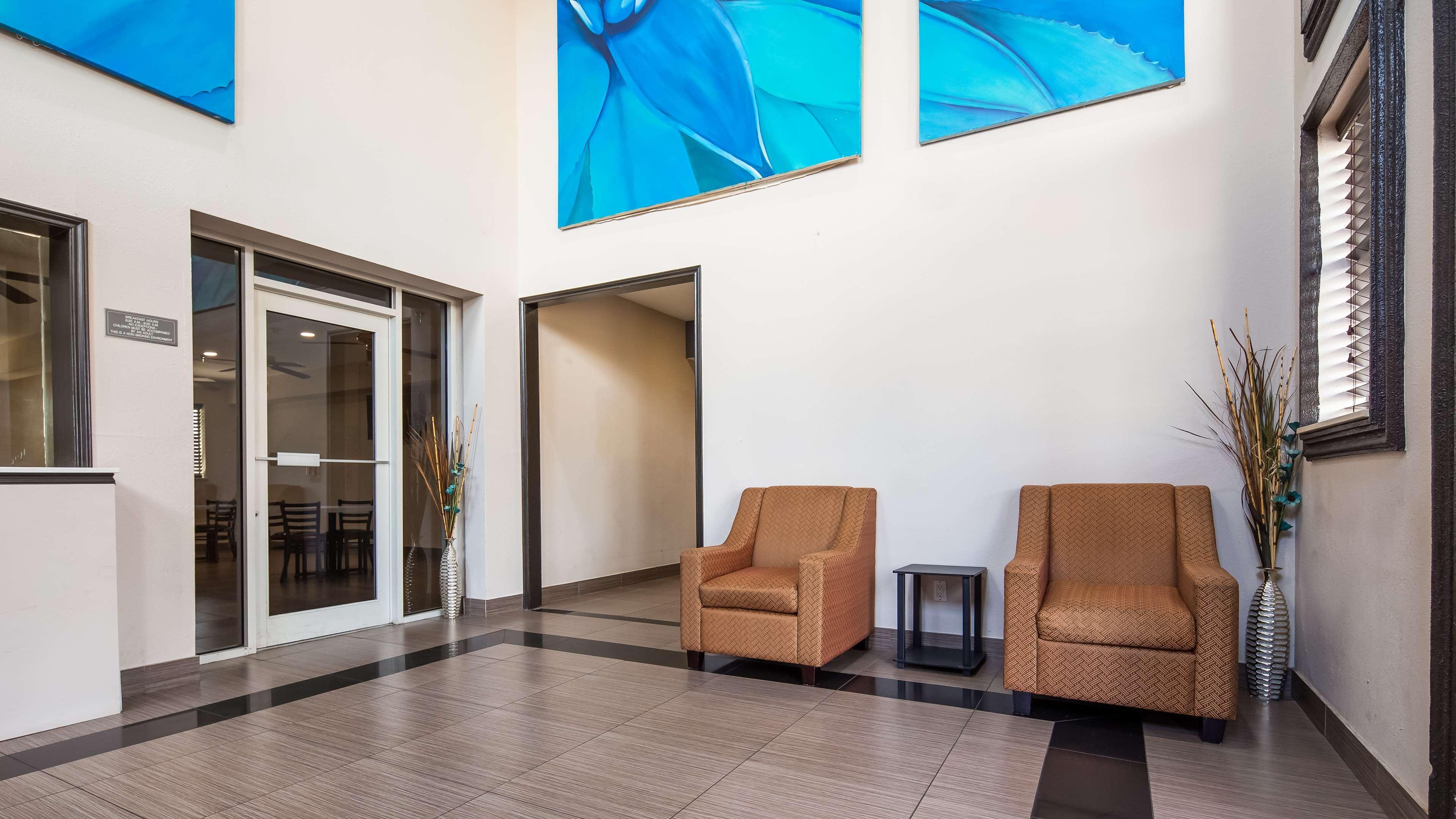 Vista Lobby SureStay Hotel by Best Western Brownsville