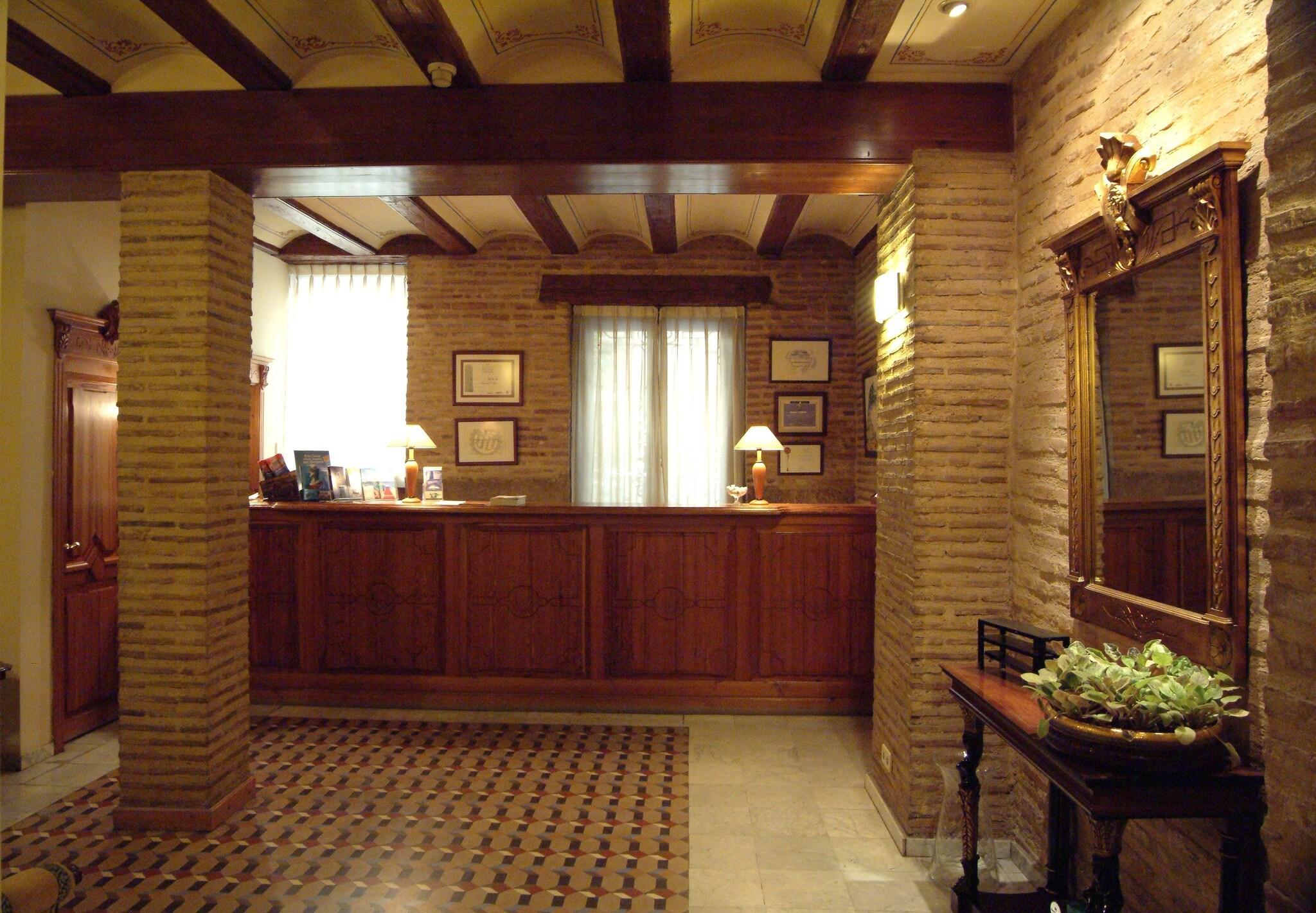 Vista Lobby Ad Hoc Monumental Hotel