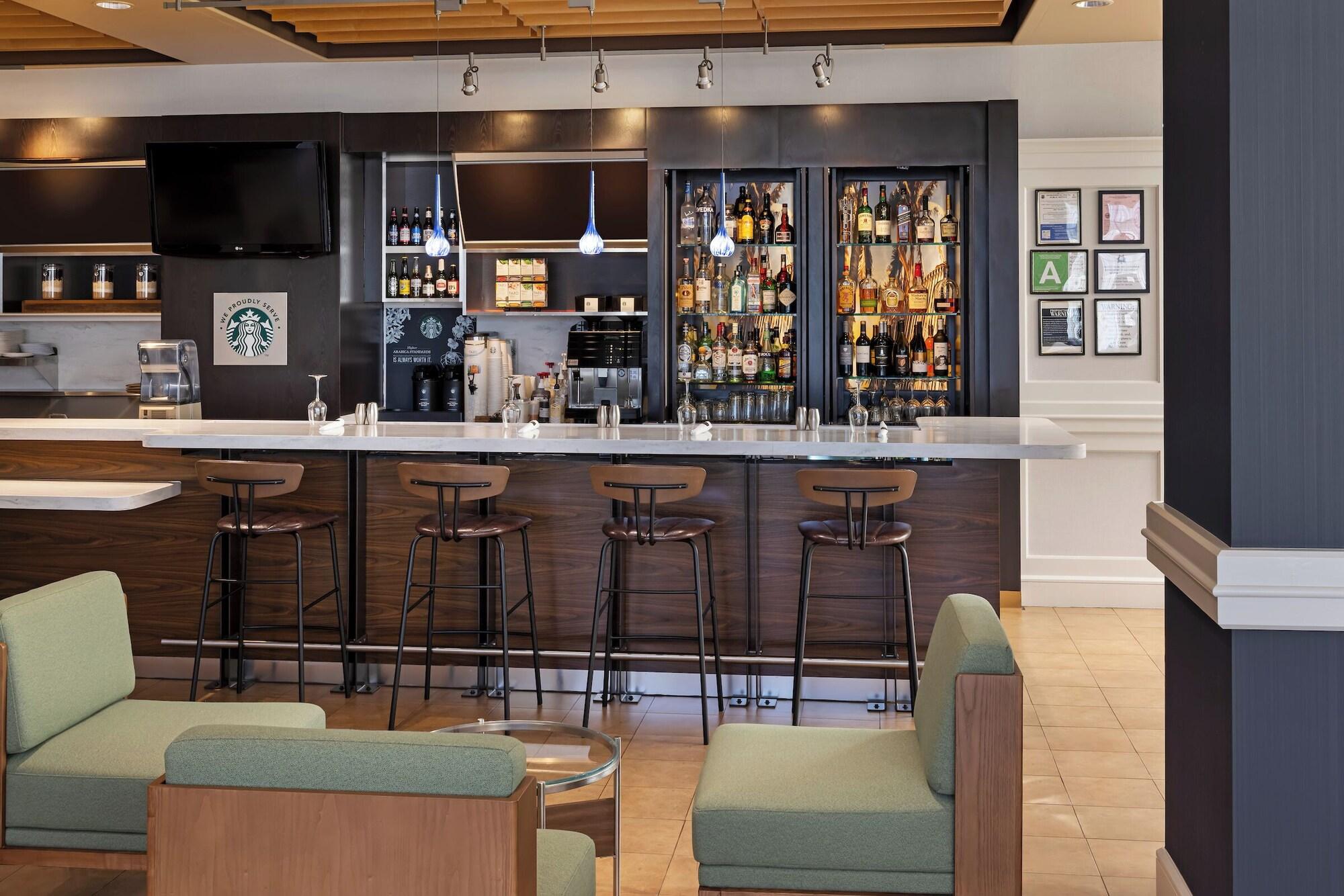 Restaurant Courtyard by Marriott Baldwin Park