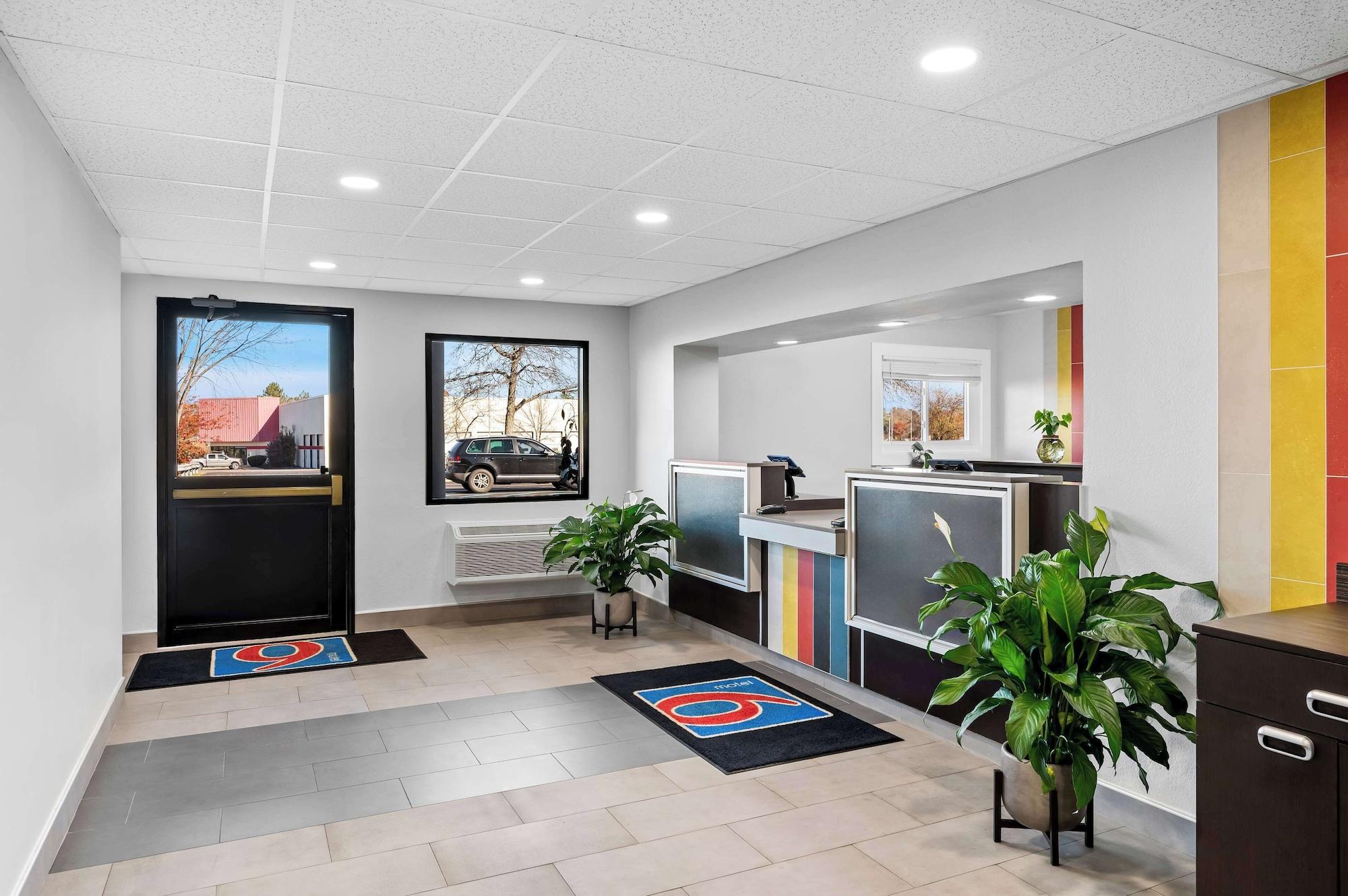 Vista Lobby Motel 6 Portland, ME