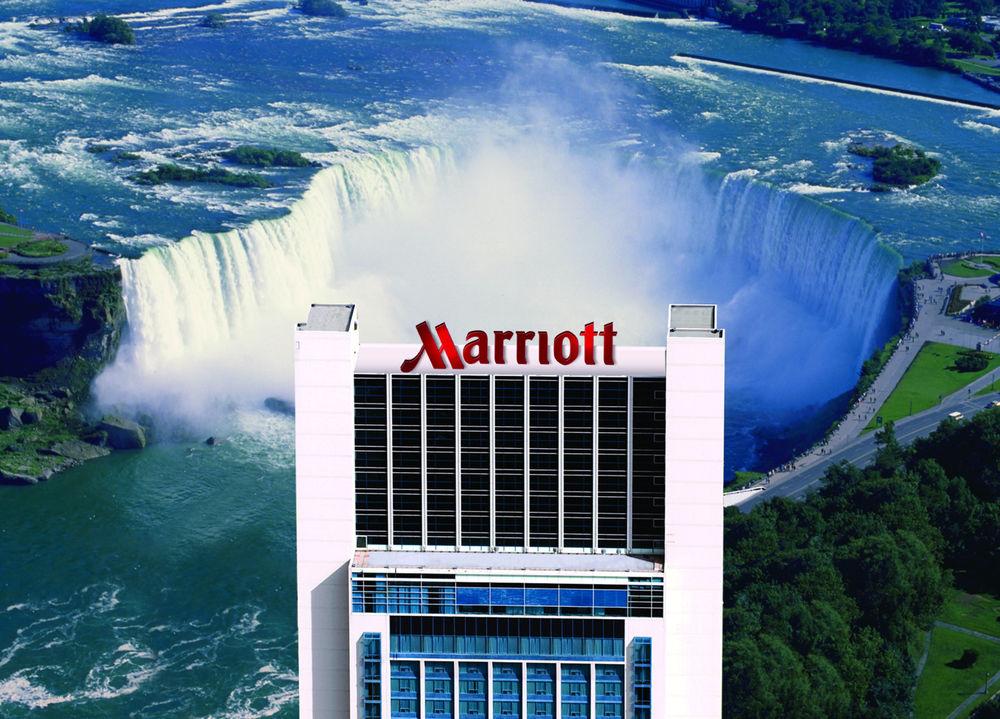Varios Niagara Falls Marriott Gateway on the Falls