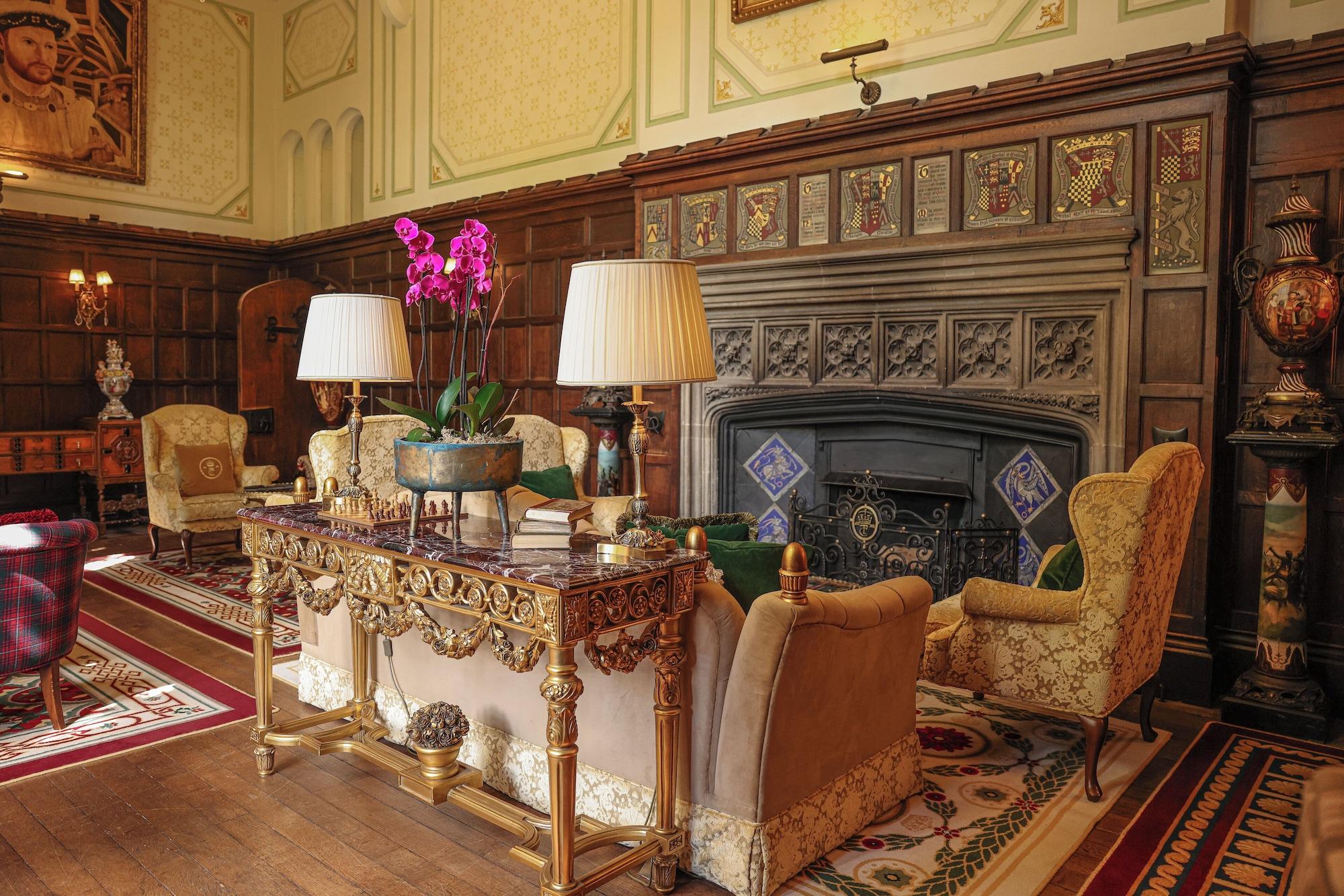 Bar/Salón Thornbury Castle, Relais & Châteaux
