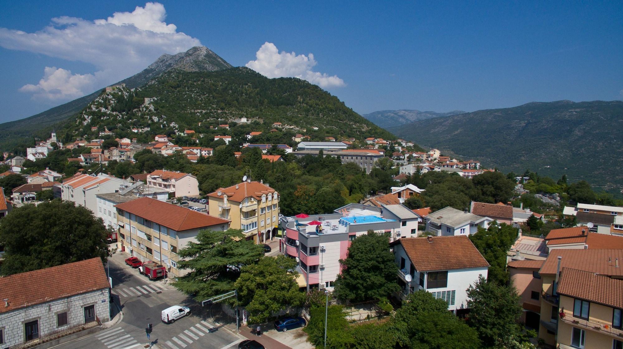 Vista Exterior Hotel Prvan